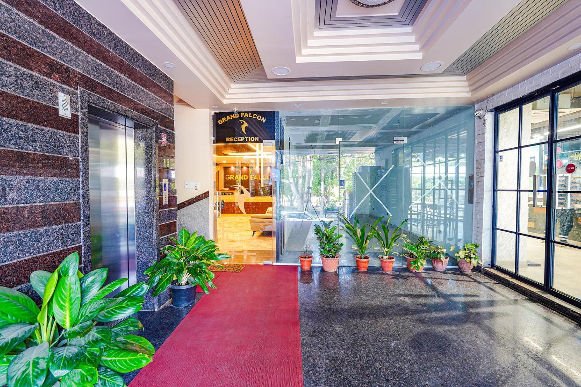Fabhotel Grand Falcon 3* Bangalore