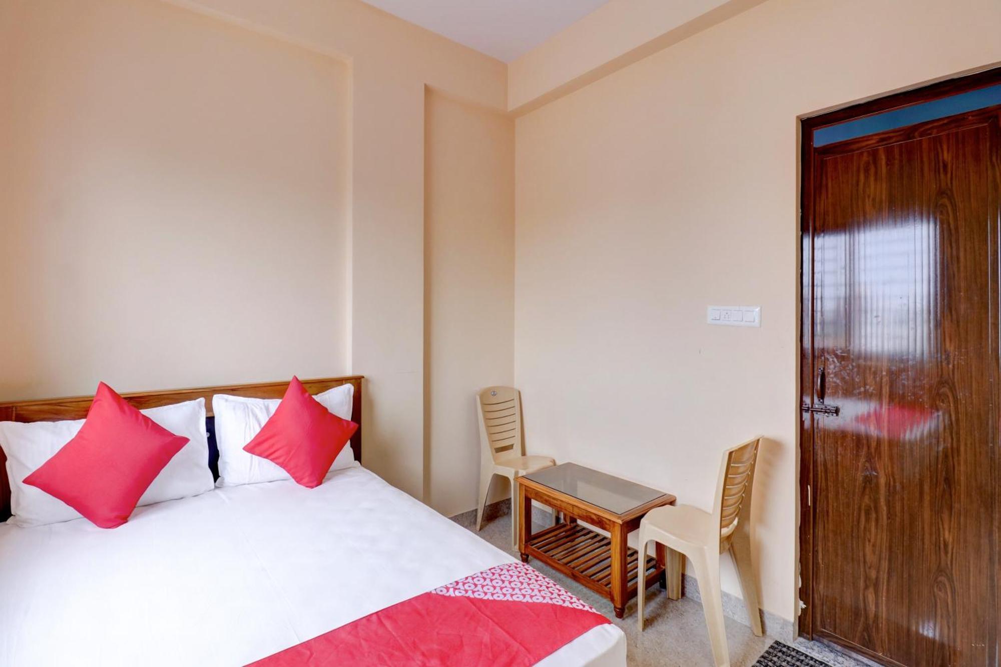 Hotel Oyo Flagship Golden Treasury 3*