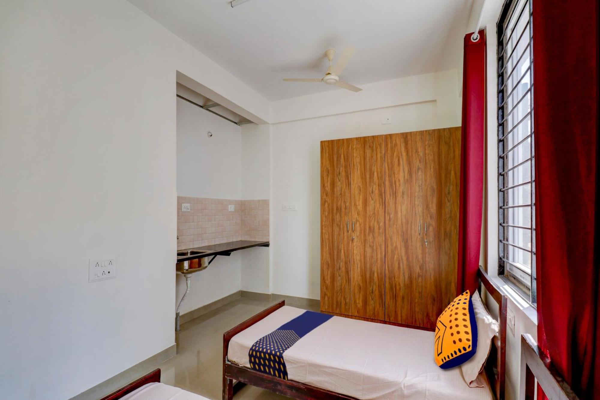 Spot On Helloworld Hsr Castle De Monte Bangalore