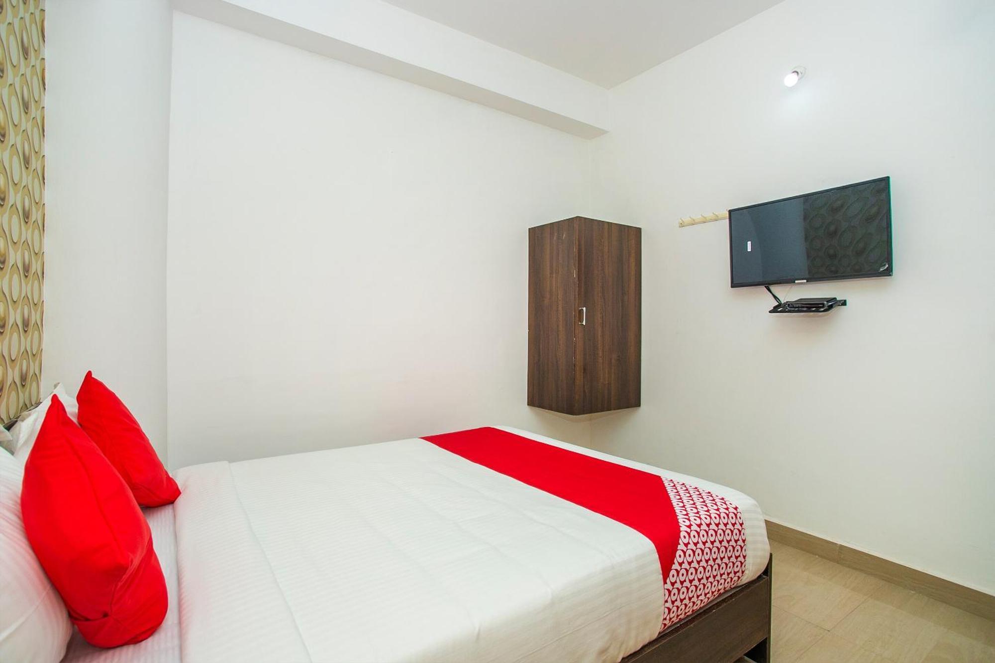 Oyo Splenor Hotel