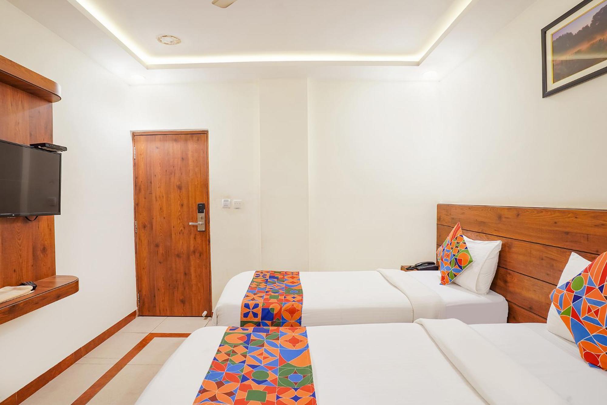 Fabhotel Savi - Nr Mantri Square Mall