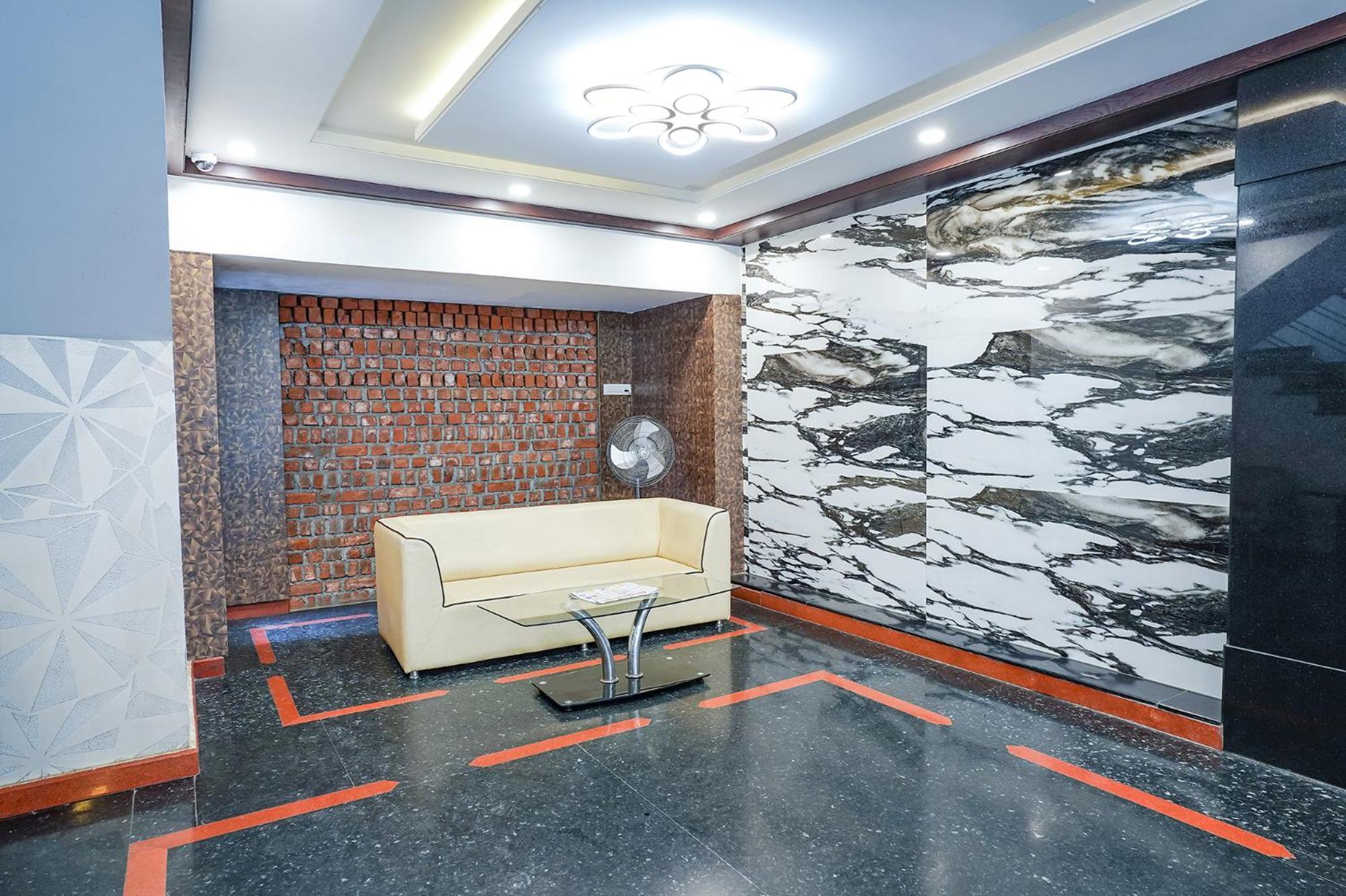 Fabhotel Savi - Nr Mantri Square Mall Hotel 3*