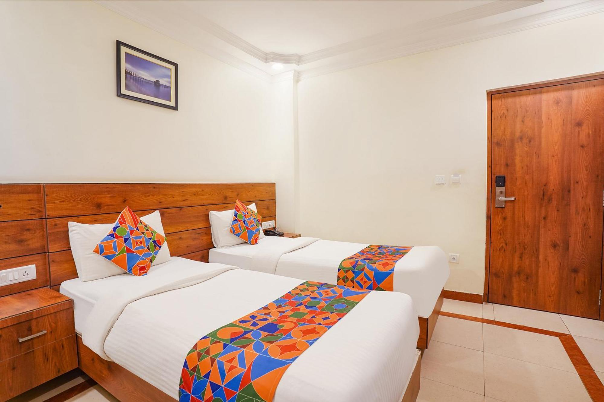 Fabhotel Savi - Nr Mantri Square Mall Bangalore