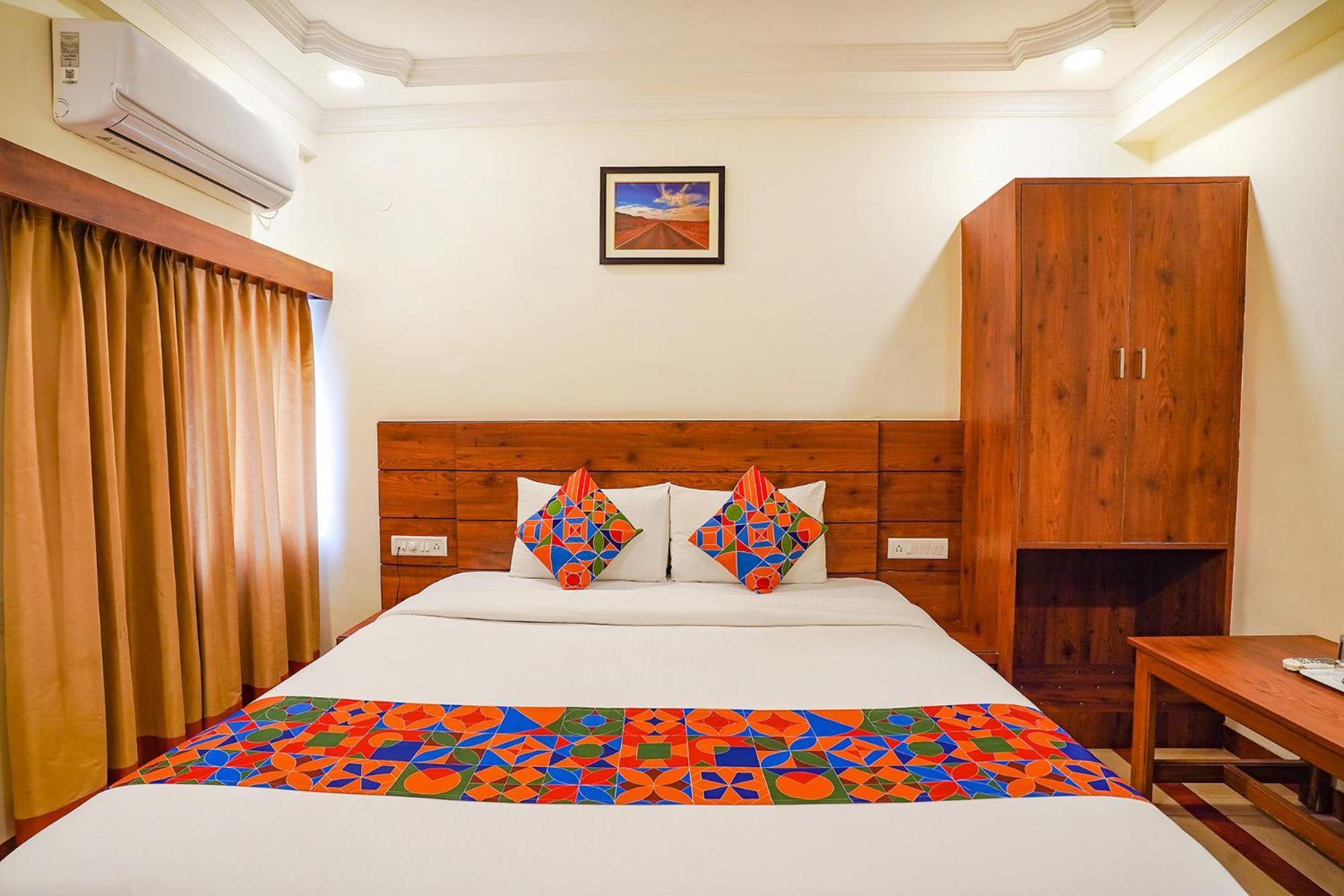 Fabhotel Savi - Nr Mantri Square Mall