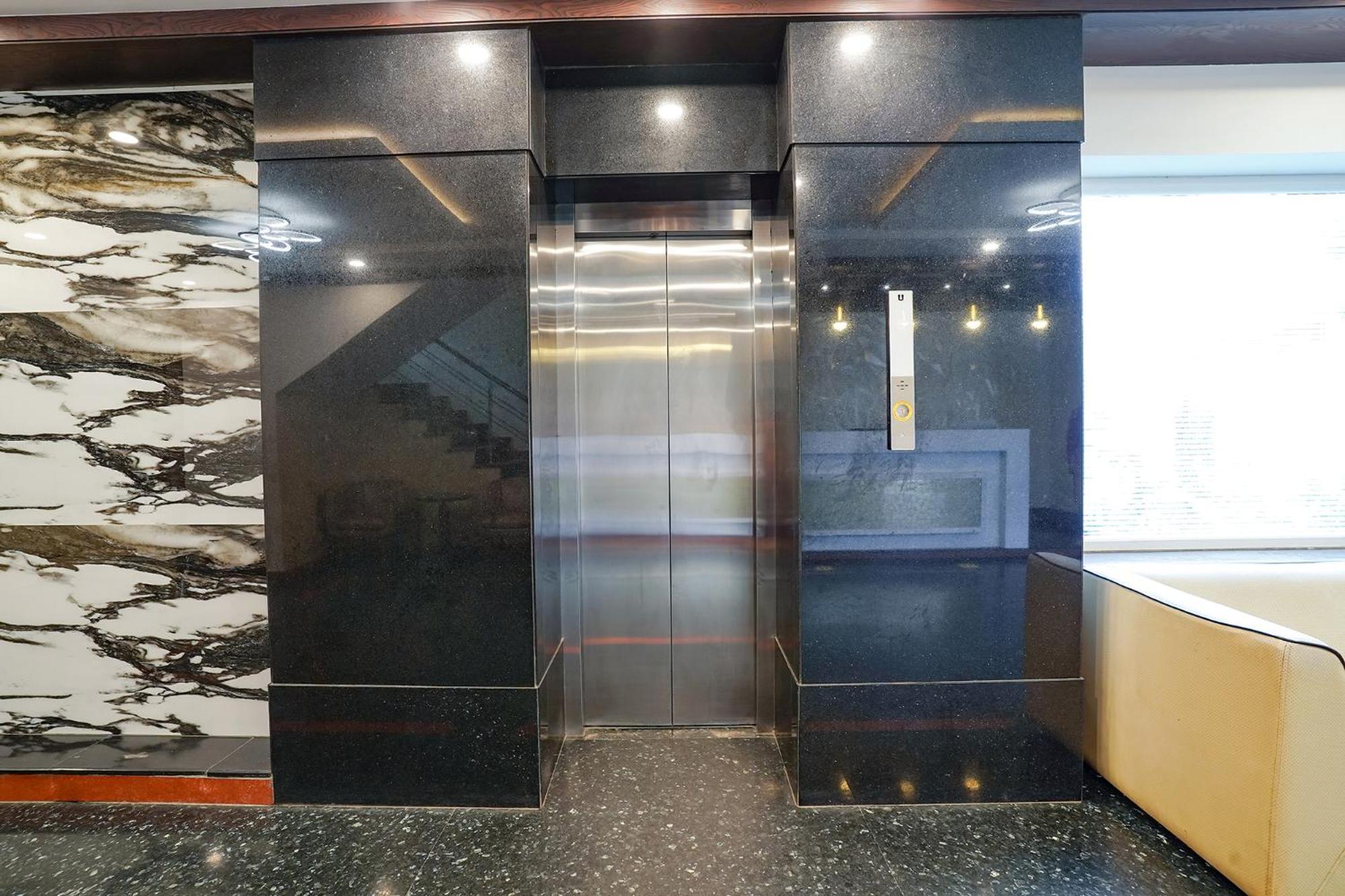Fabhotel Savi - Nr Mantri Square Mall Hotel