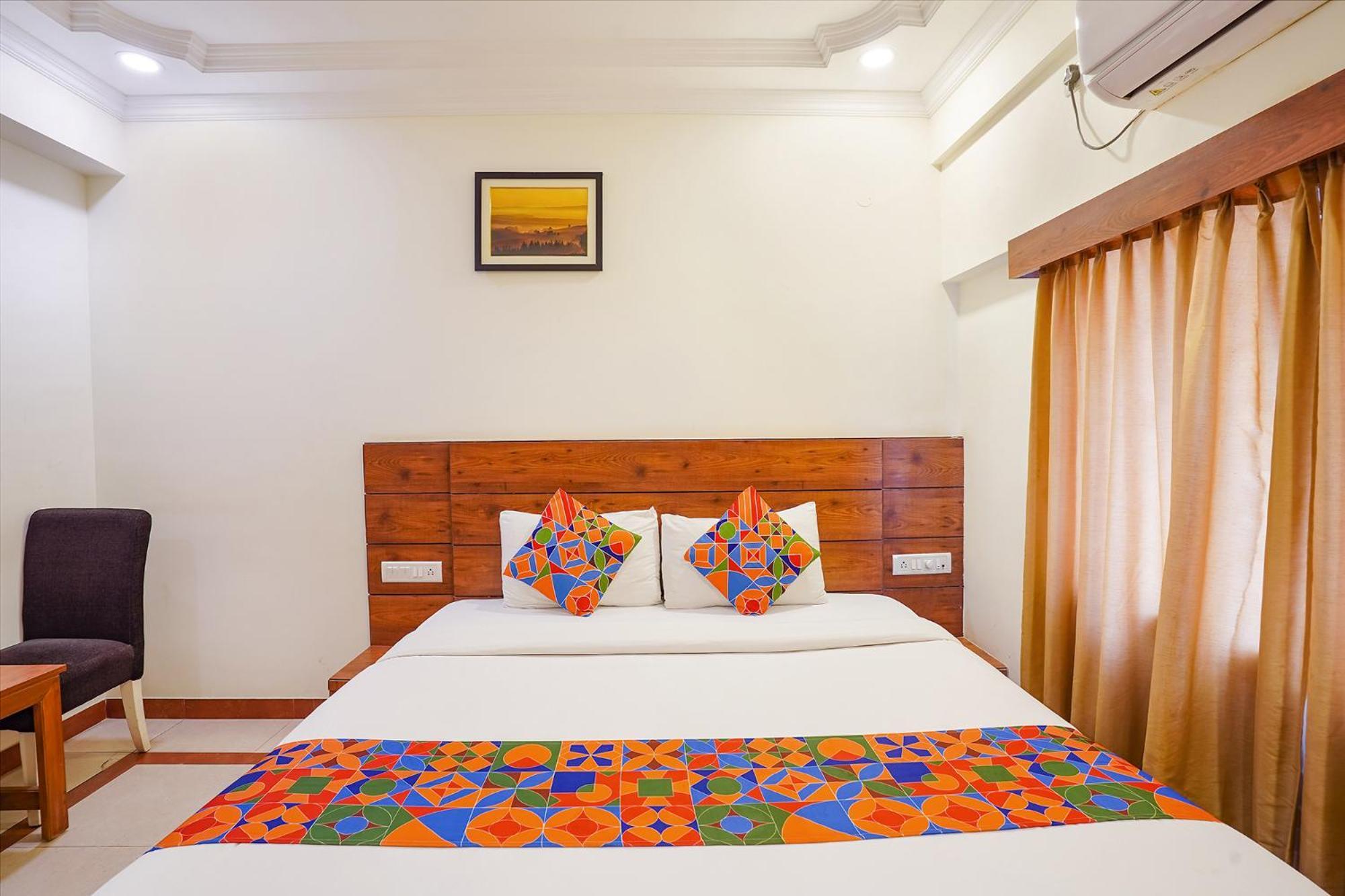 Hotel Fabhotel Savi - Nr Mantri Square Mall
