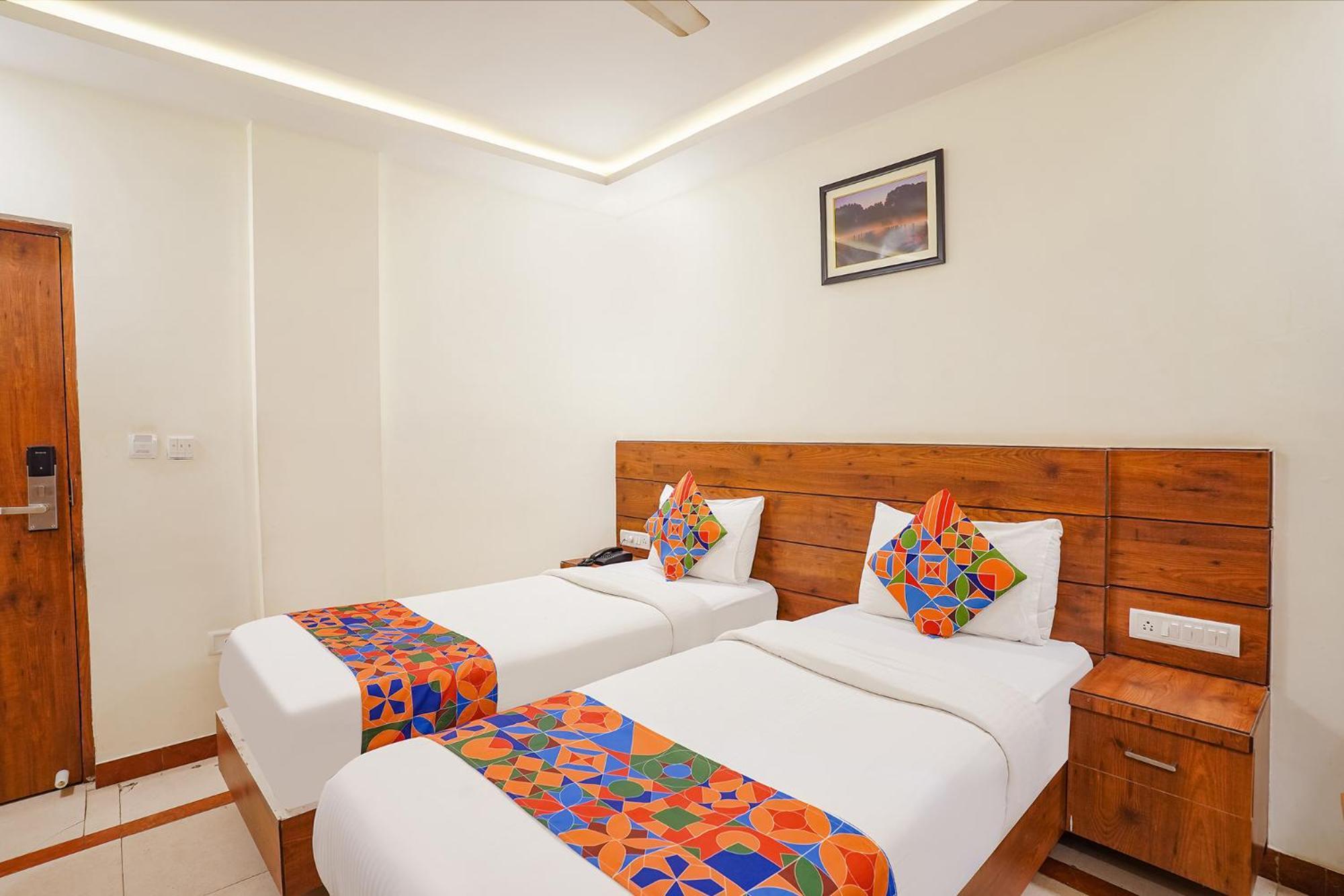 Fabhotel Savi - Nr Mantri Square Mall 3*