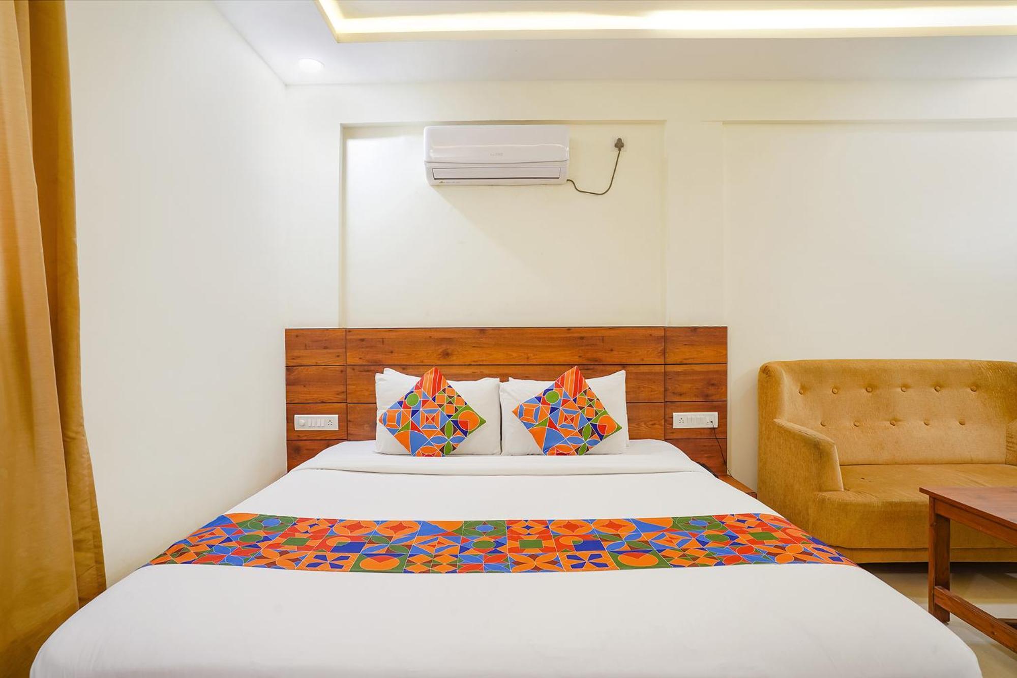 Fabhotel Savi - Nr Mantri Square Mall 3*
