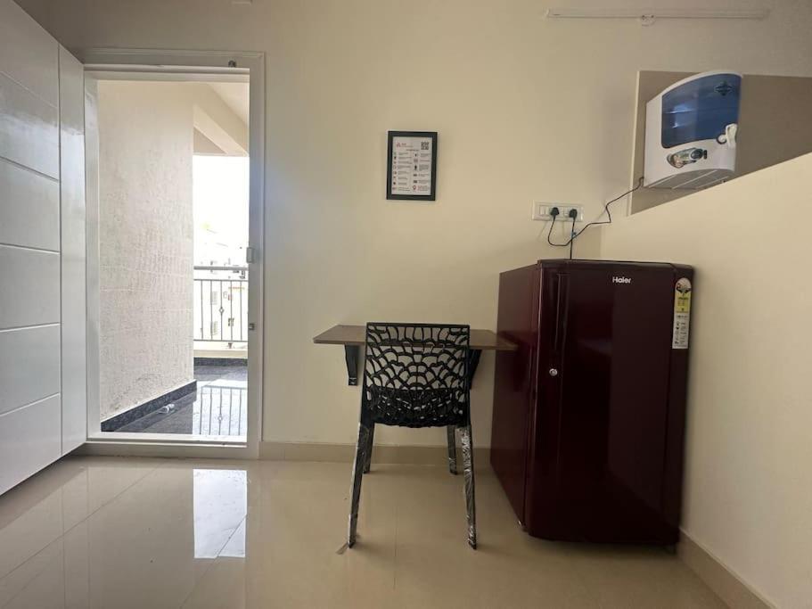 Compact In Haralur Near Hsr 2nd Floor 201 *