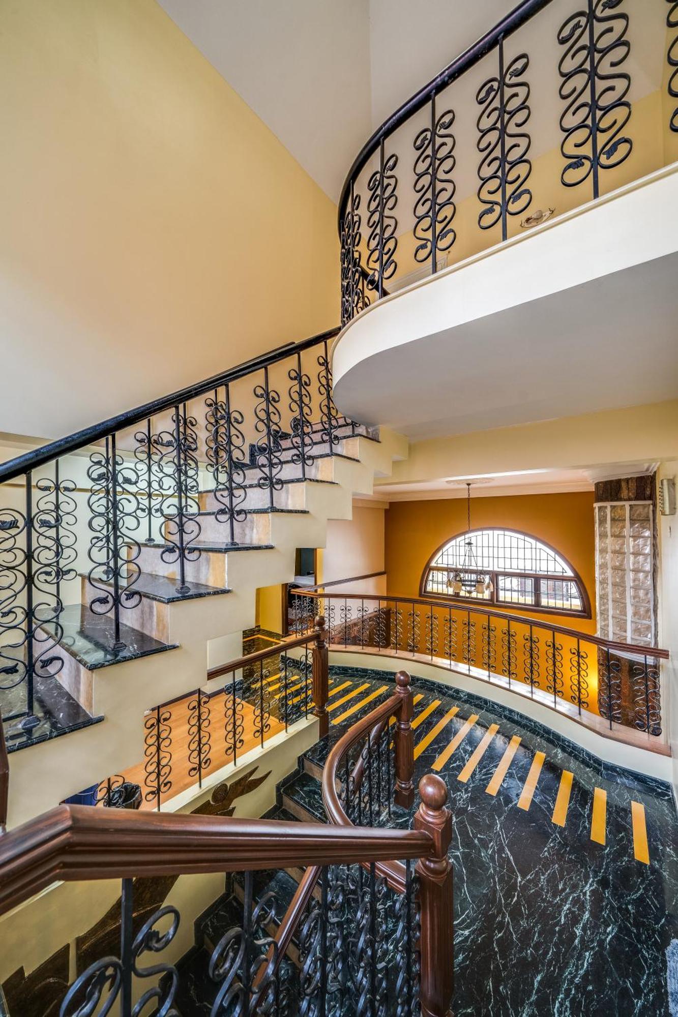 Waterfall Manor Luxury *