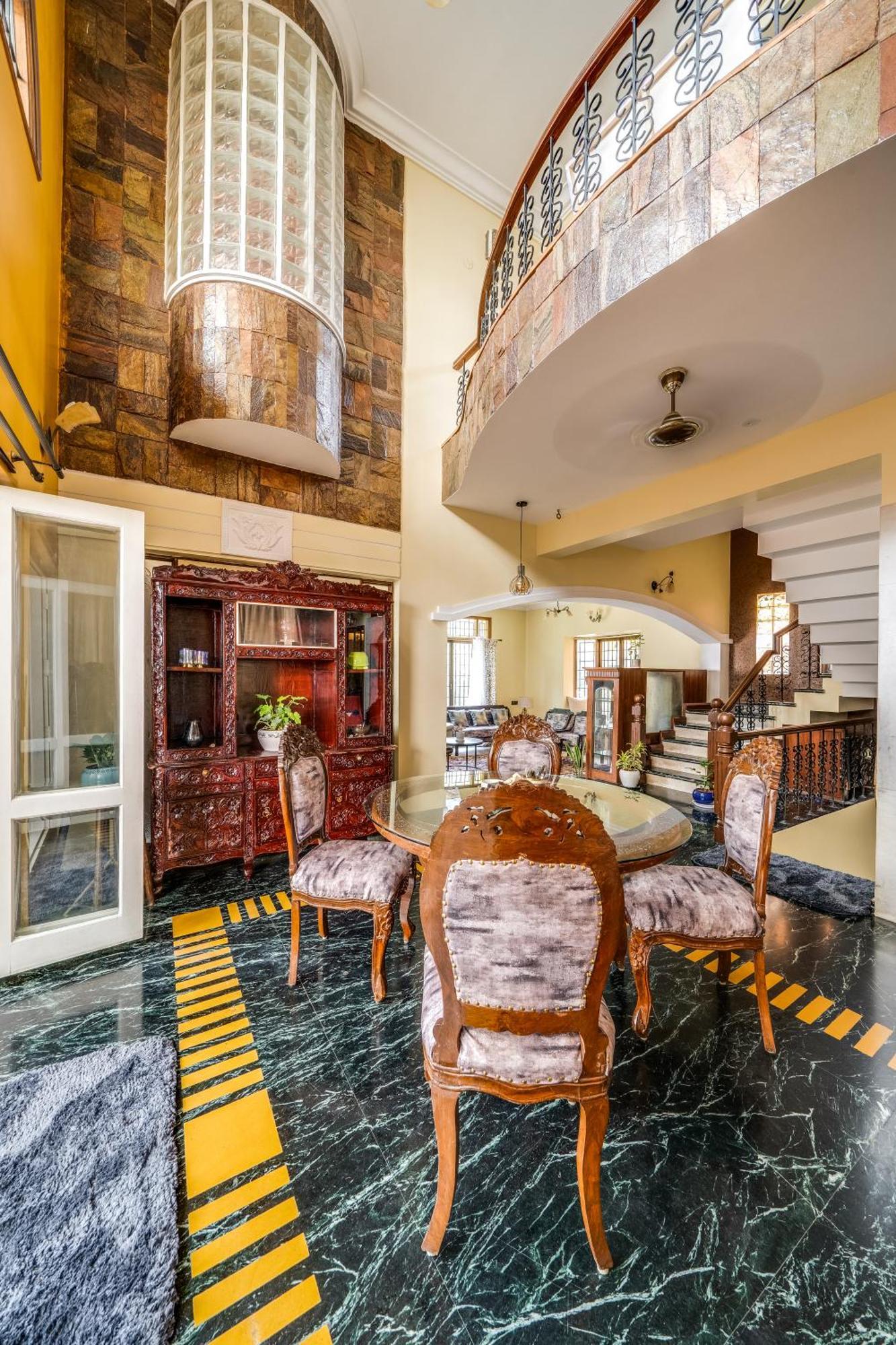 Waterfall Manor Luxury