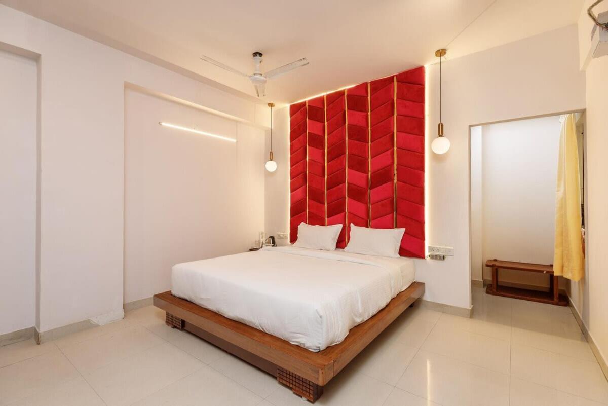 Apartment Opulence By Red Olive 3bhk Ac Manyata Tech Park Bangalore