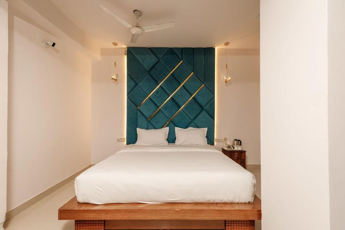 Opulence By Red Olive 3bhk Ac Manyata Tech Park Bangalore