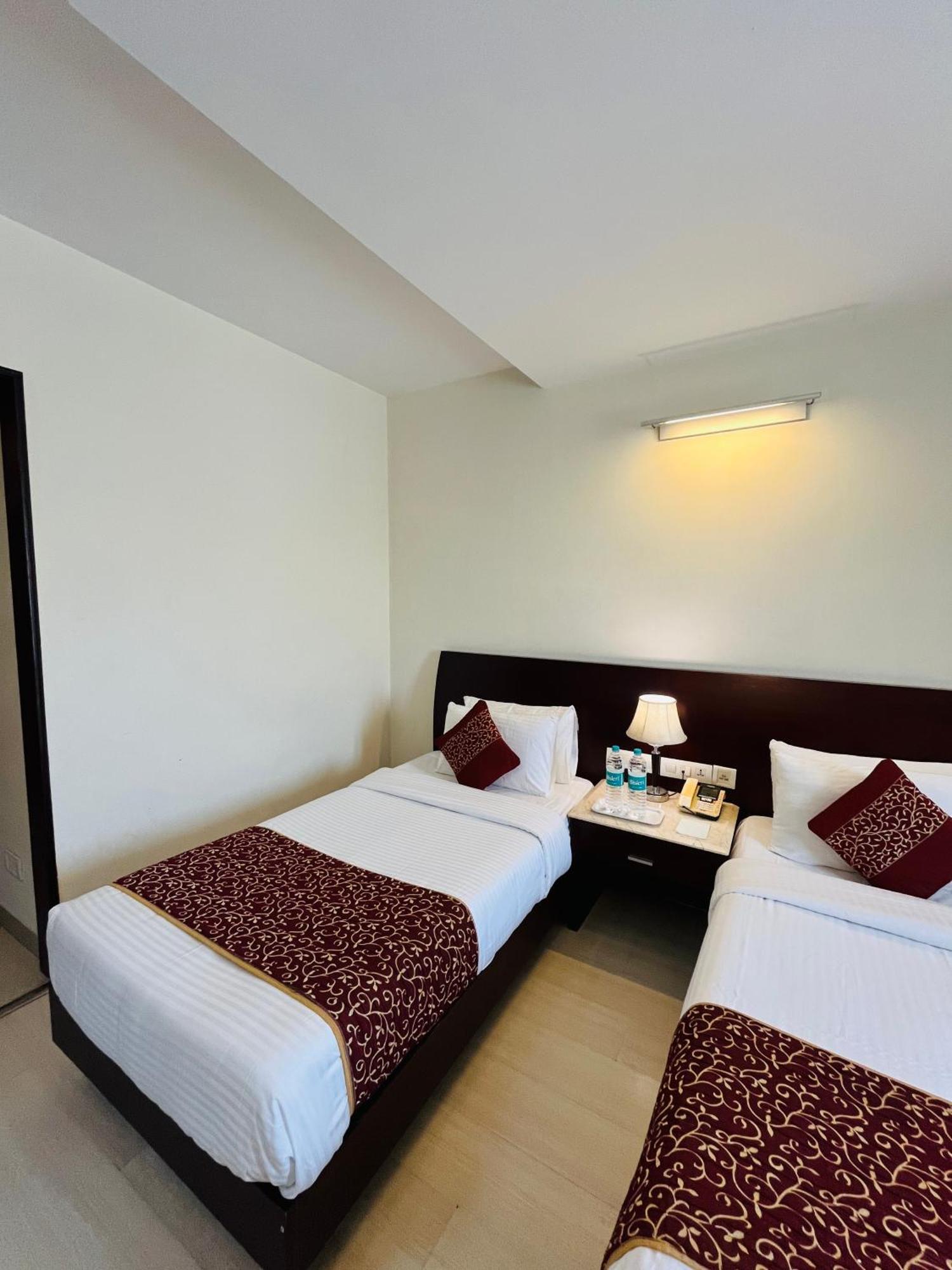 Hotel Abhimaani Vasathi, Rajajinagar