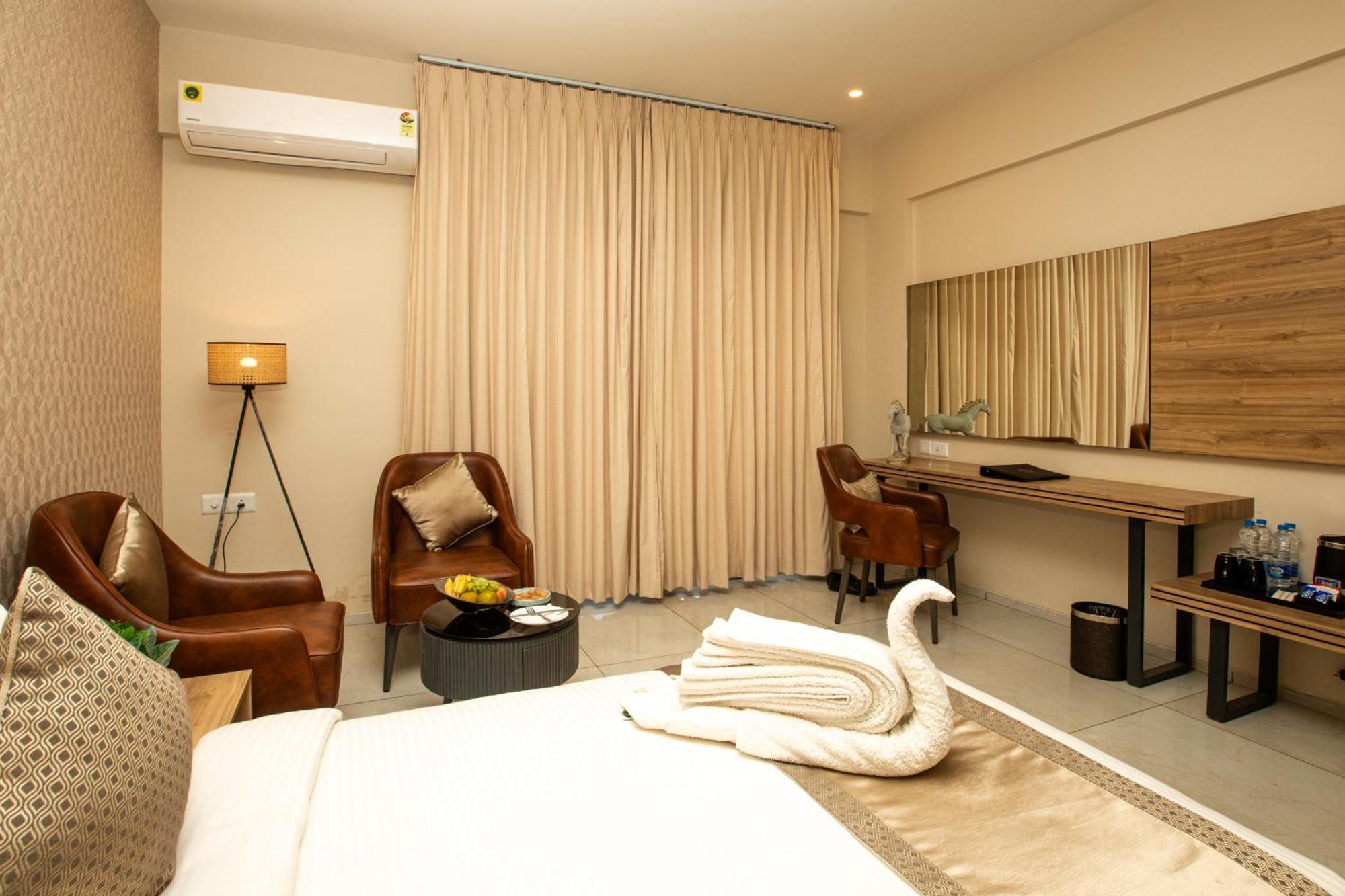 Vrr Astoria & Convention Center