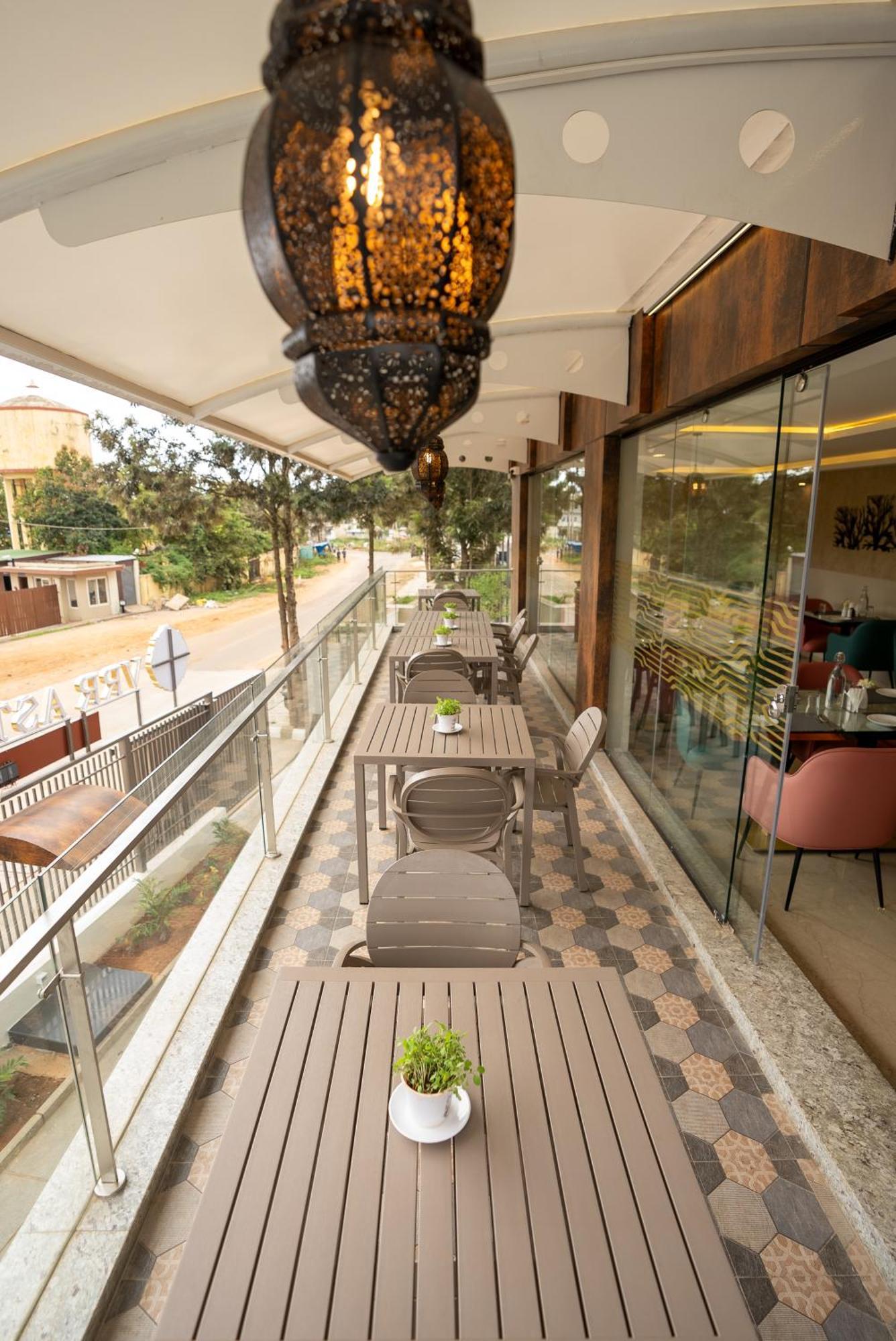 Vrr Astoria & Convention Center *