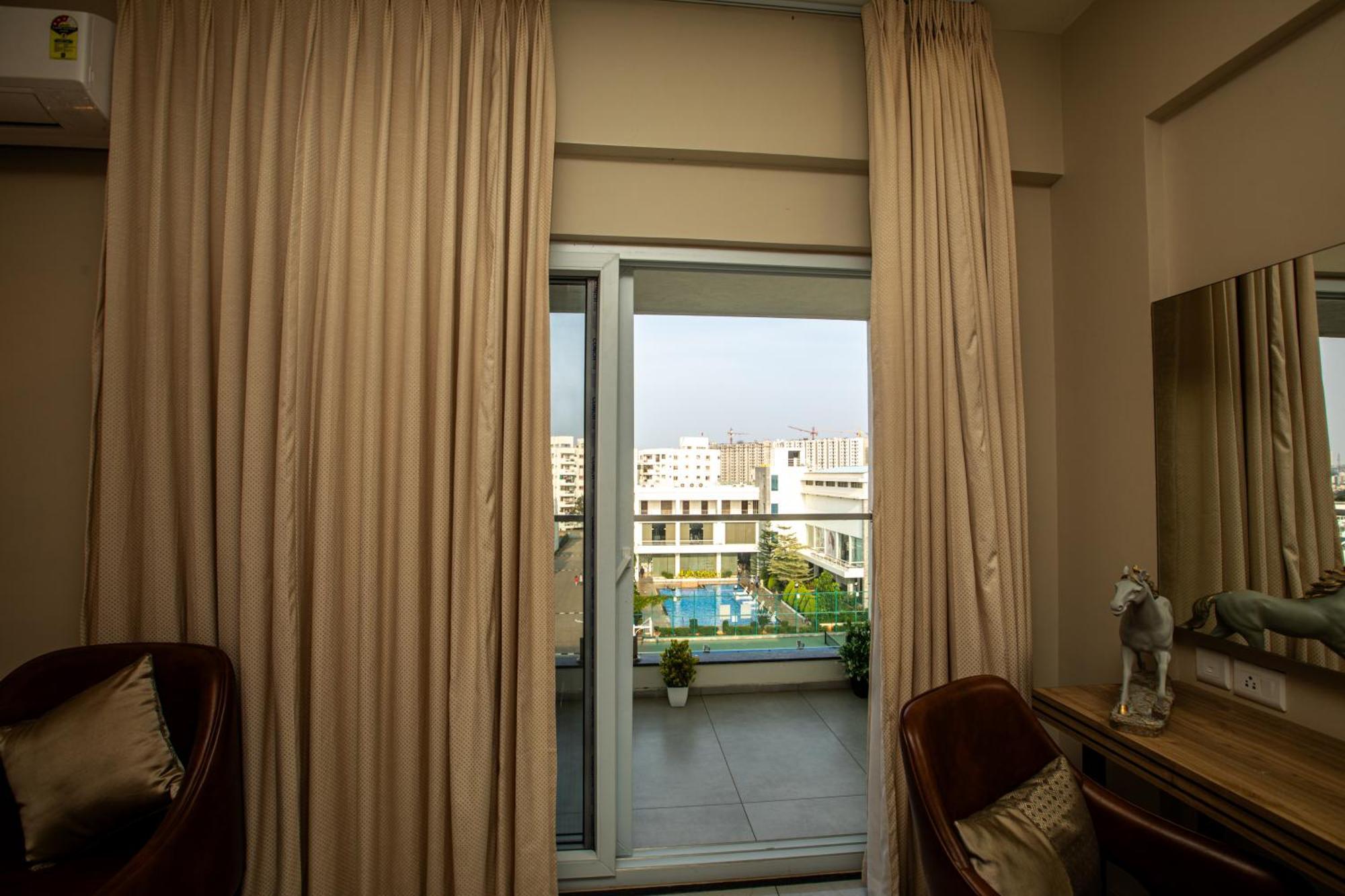 Vrr Astoria & Convention Center Resort *