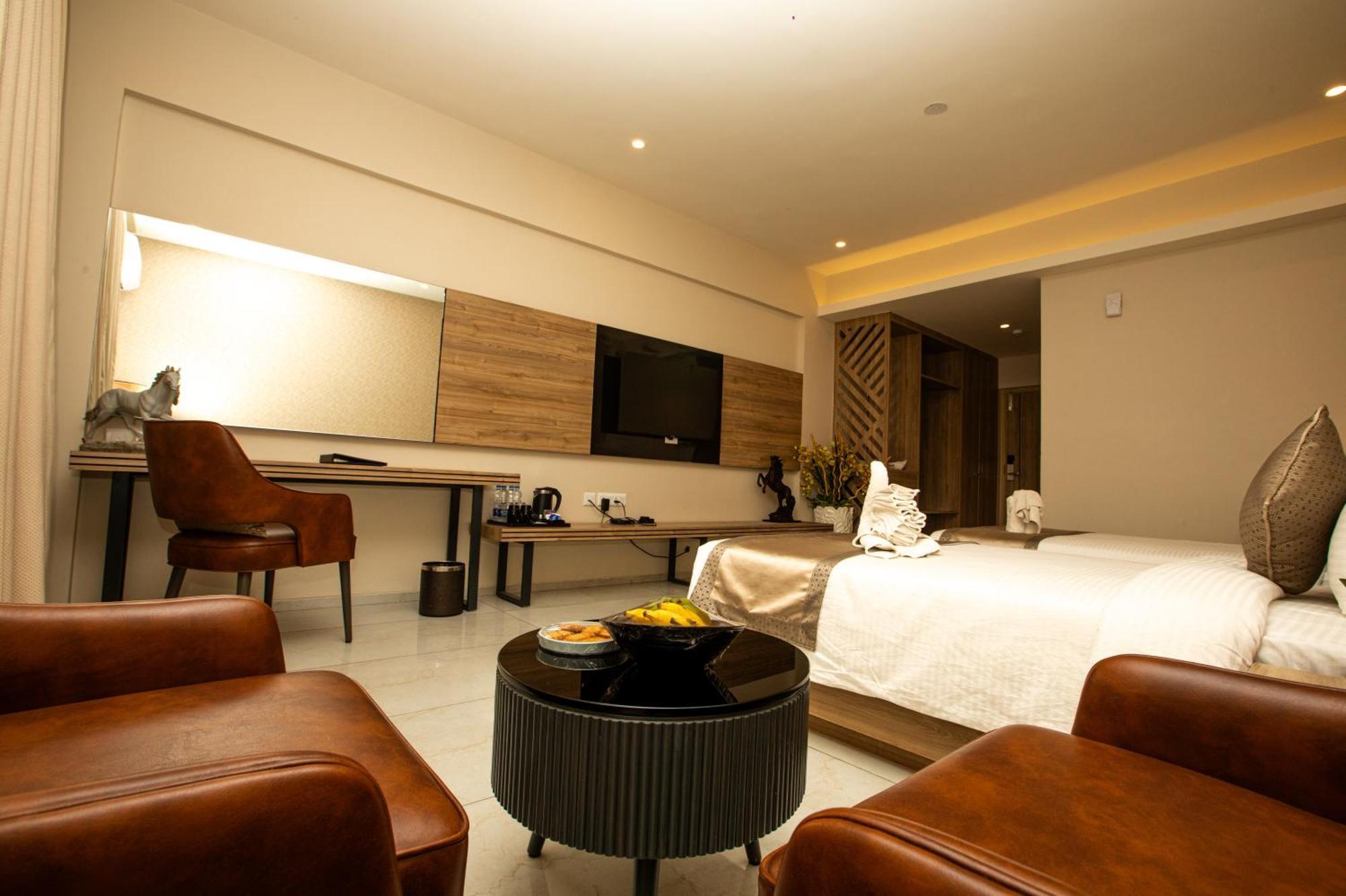Vrr Astoria & Convention Center Resort *