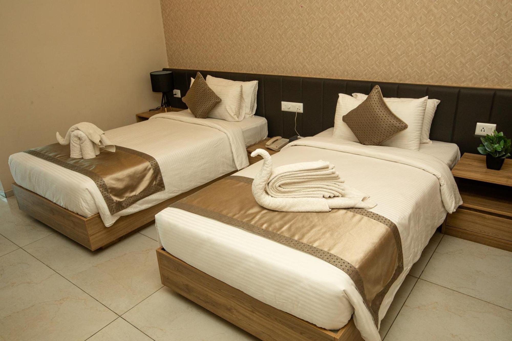 Vrr Astoria & Convention Center *