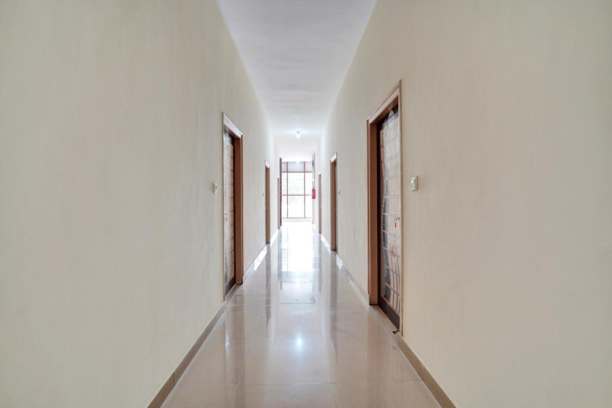 Hotel O Mg Boarding And Lodging 4*