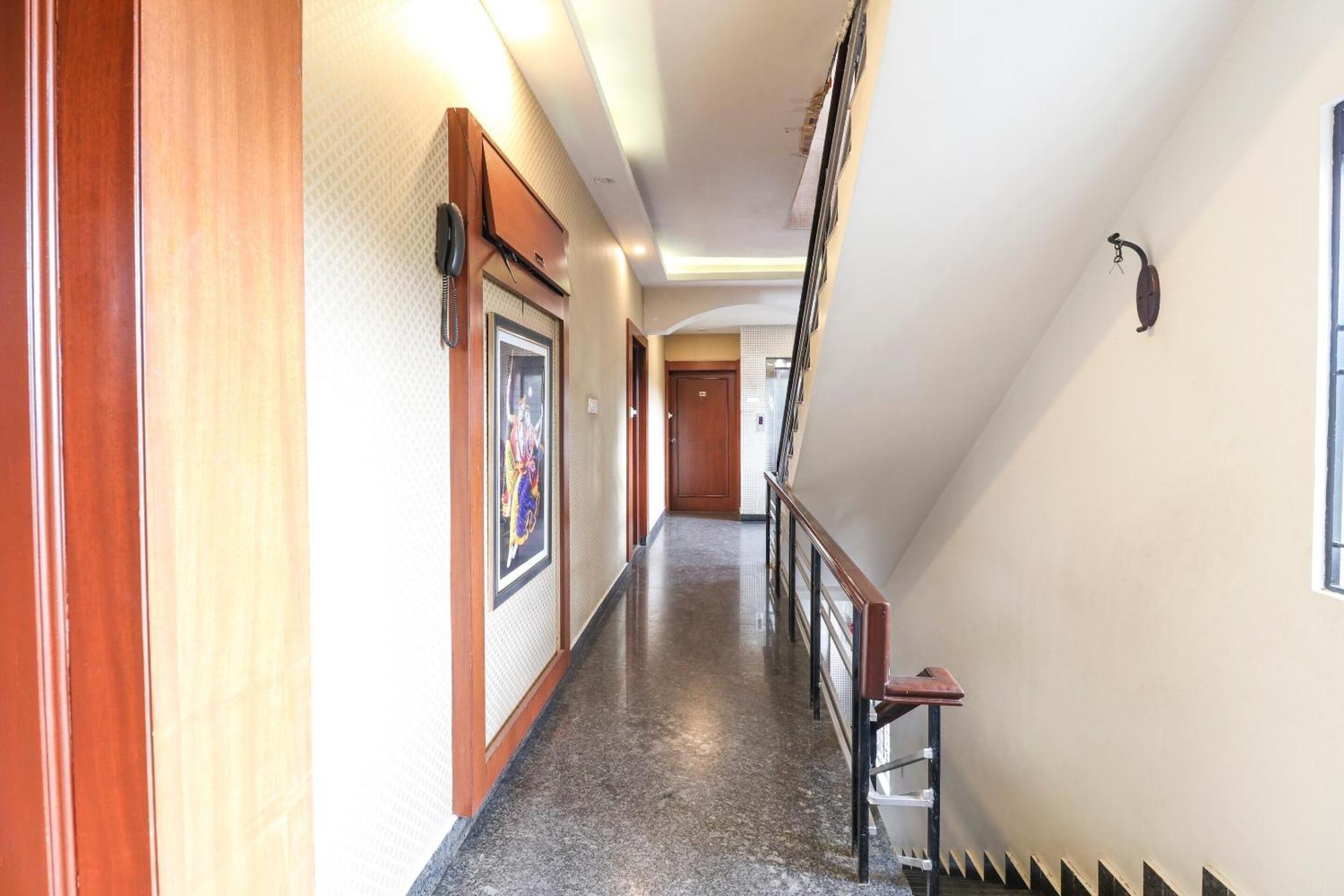 O Status Executive Room's Hotel 3*