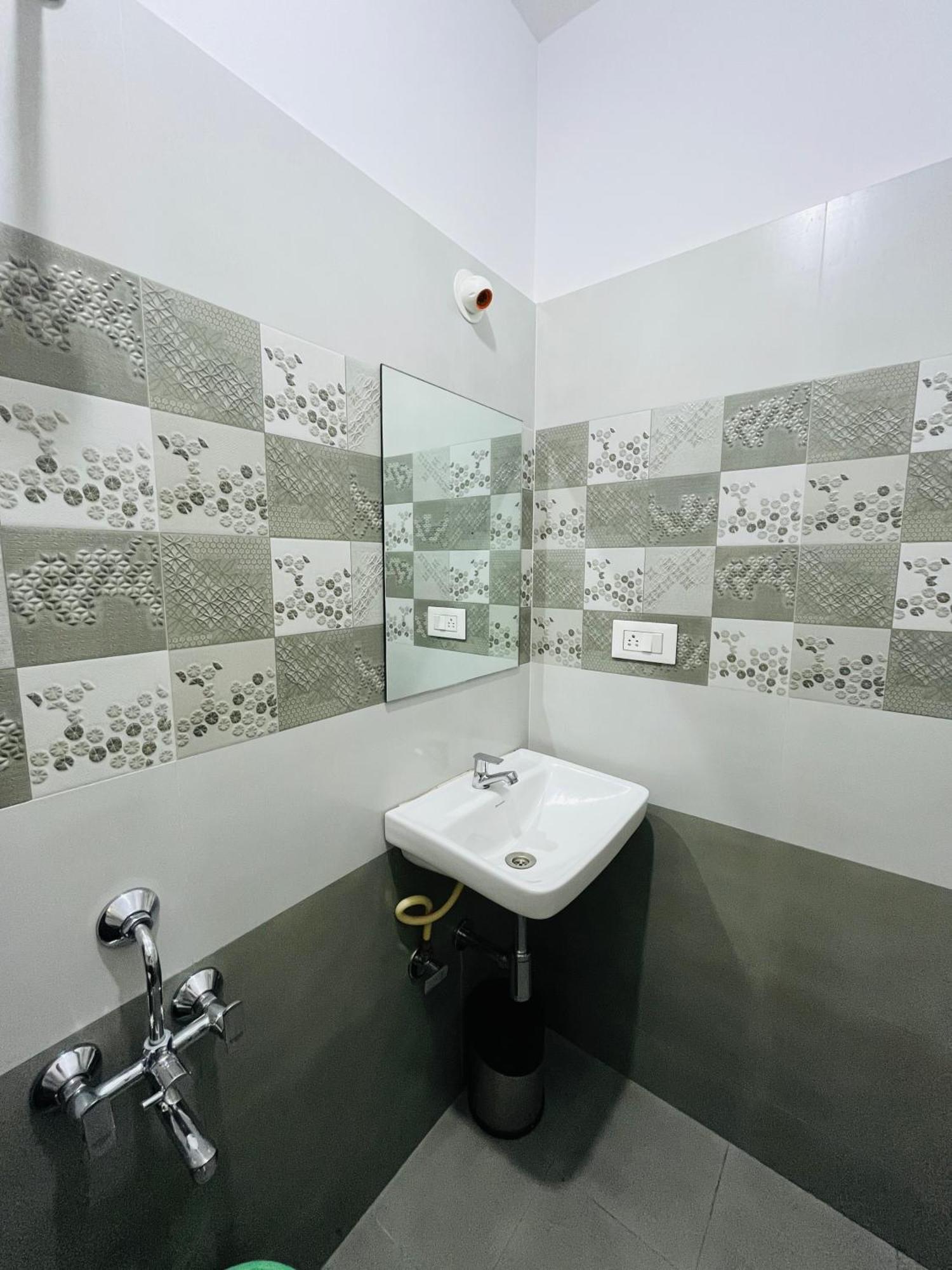 Abhimaani Vasathi, Rajajinagar 3*