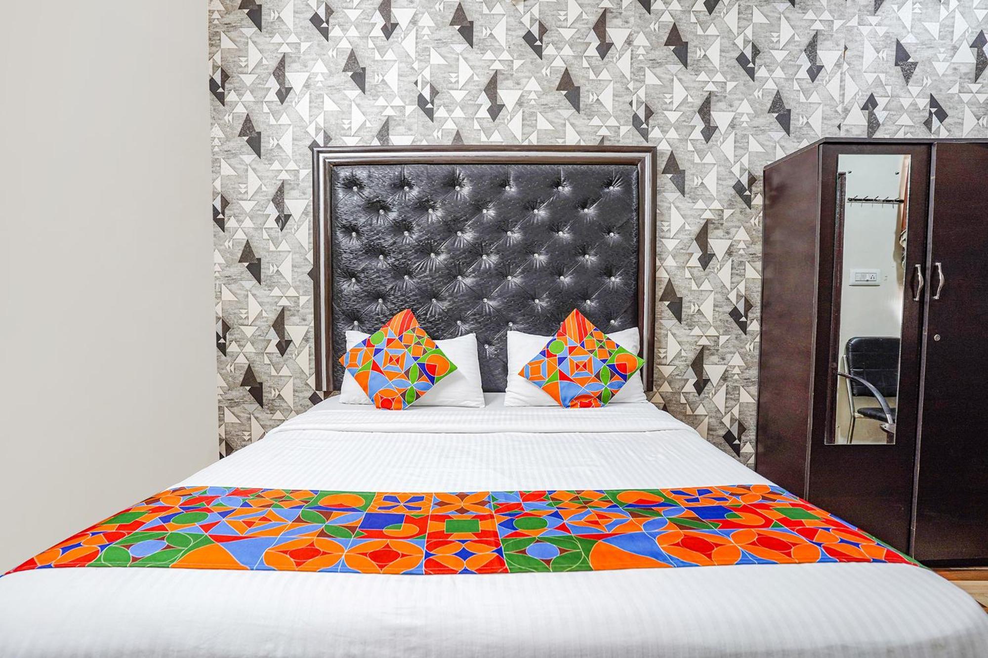 Fabexpress Pavithraa Edition - Nr Yeshwantpur Circle 3* Bangalore