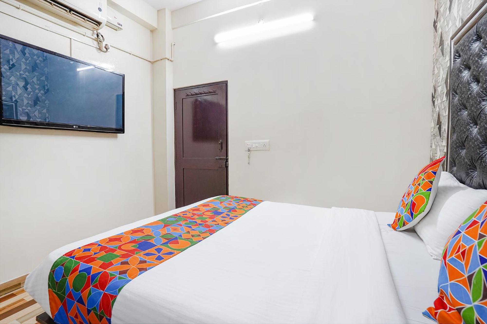 Fabexpress Pavithraa Edition - Nr Yeshwantpur Circle Hotel
