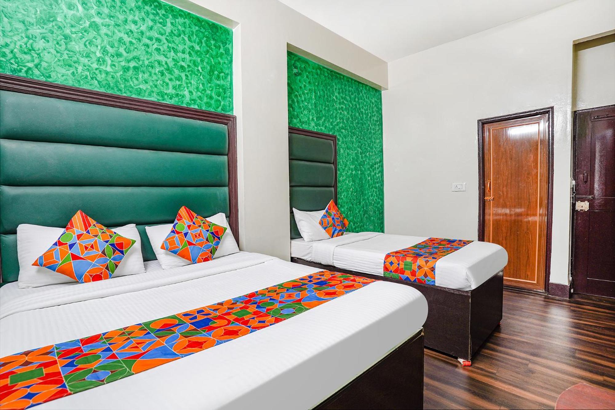 Fabexpress Pavithraa Edition - Nr Yeshwantpur Circle Hotel