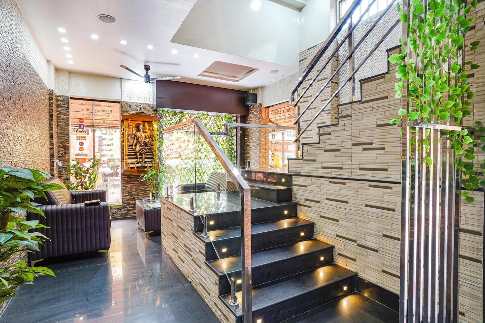 Fabexpress Pavithraa Edition - Nr Yeshwantpur Circle Hotel 3*