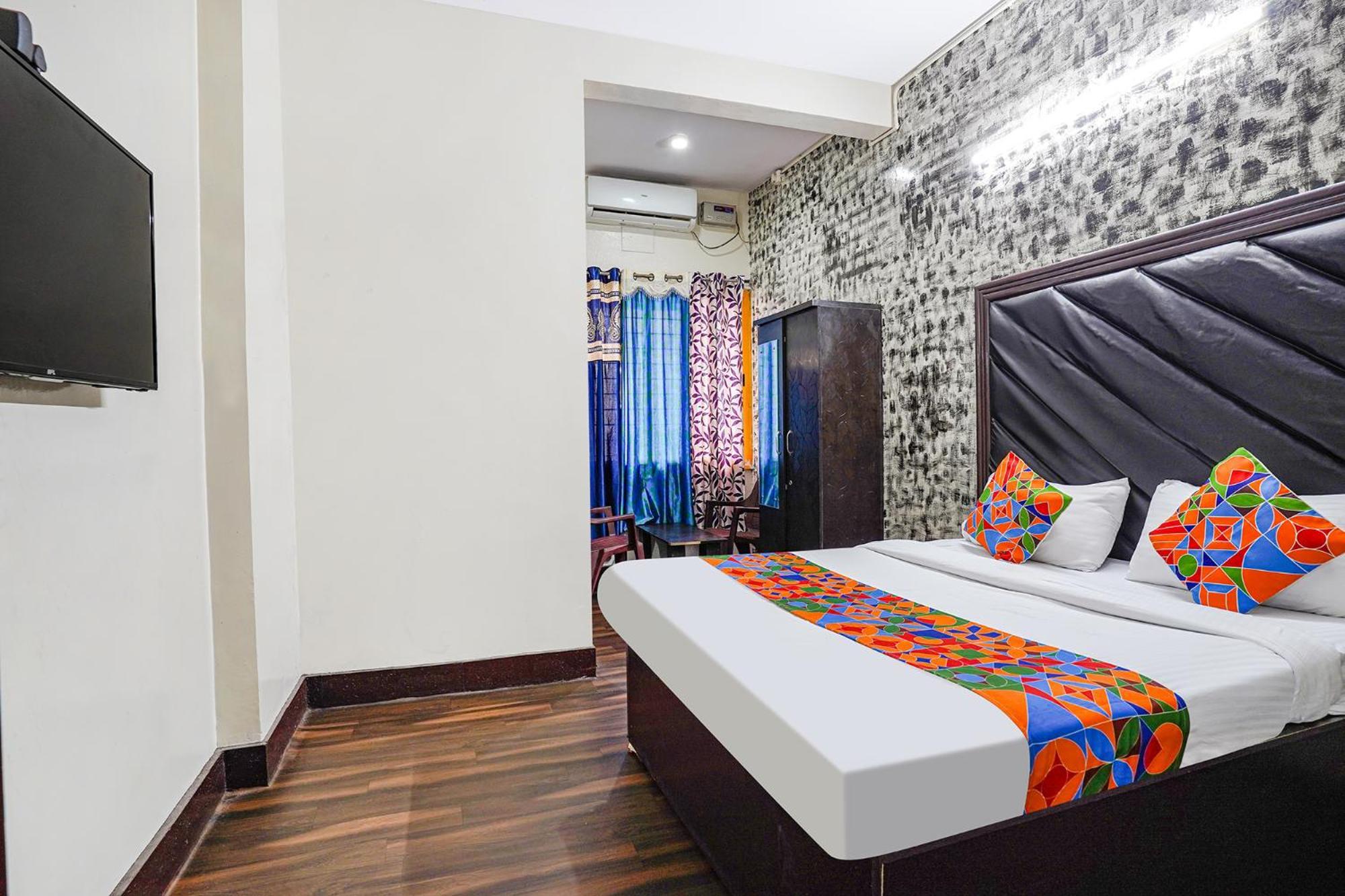 Fabexpress Pavithraa Edition - Nr Yeshwantpur Circle Hotel Bangalore