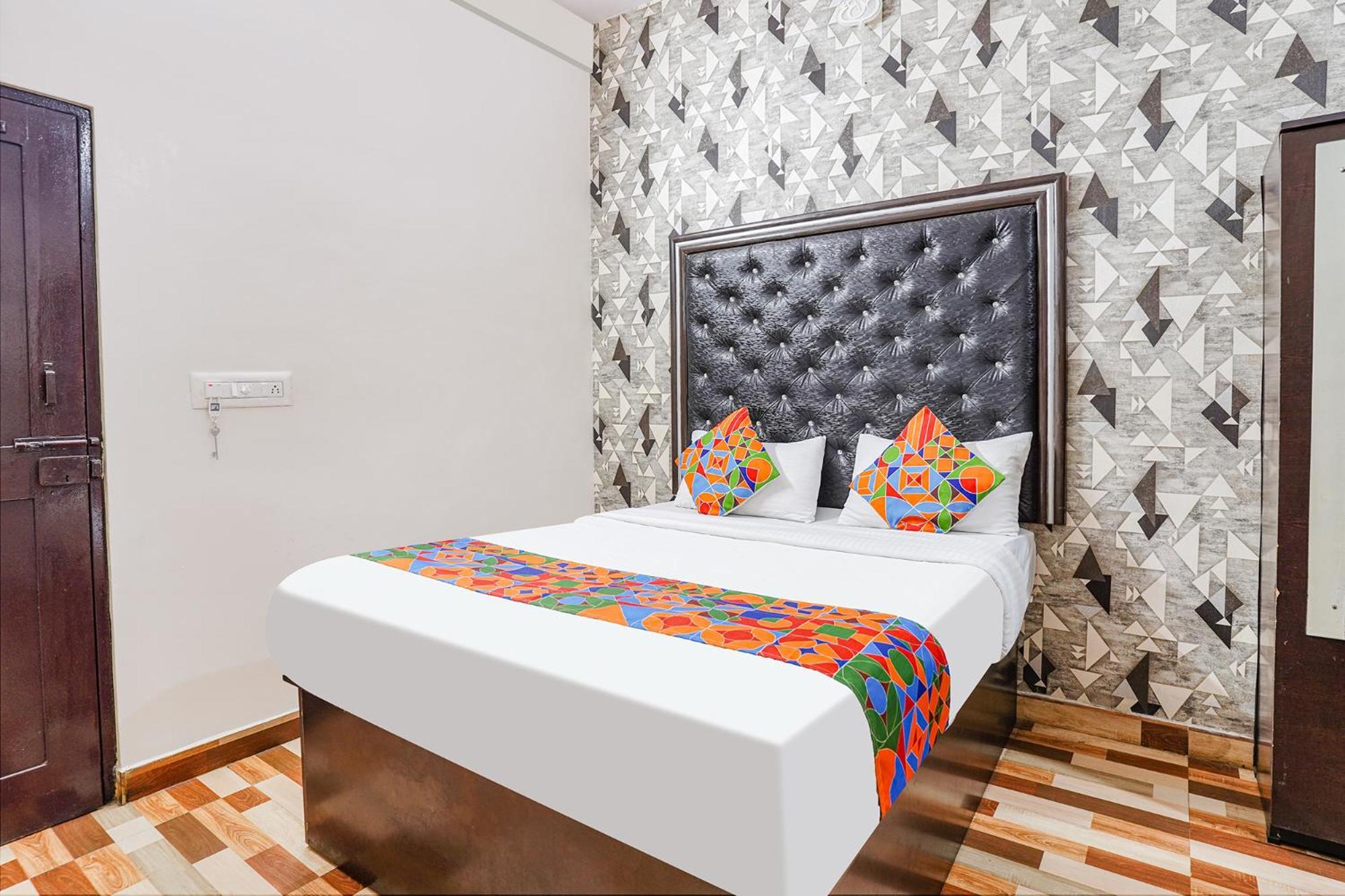 Fabexpress Pavithraa Edition - Nr Yeshwantpur Circle 3* Bangalore