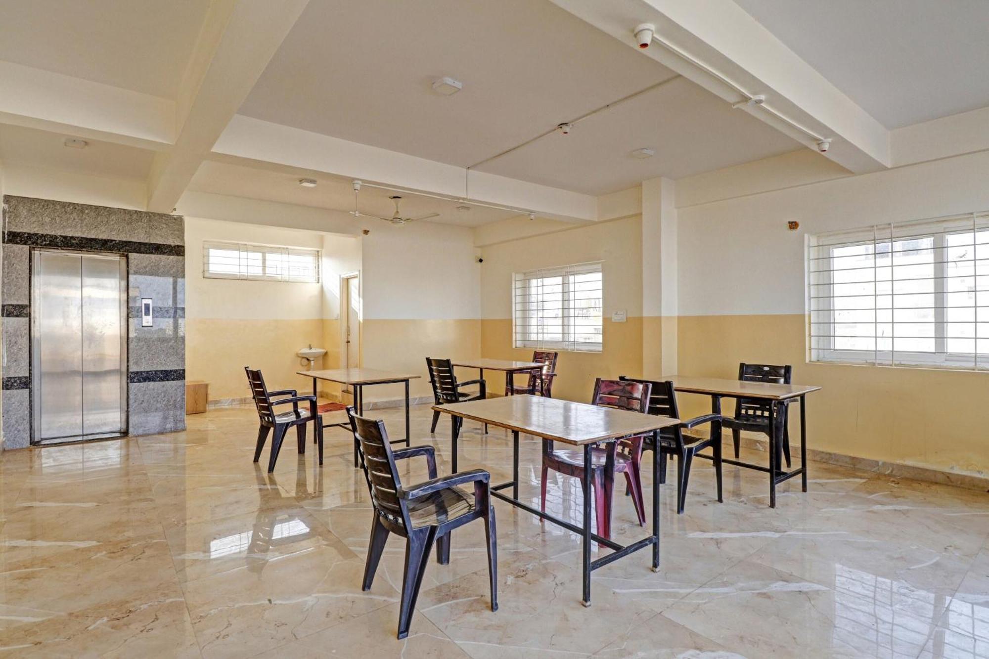 Hotel Flagship Sri Sai Comforts 3*