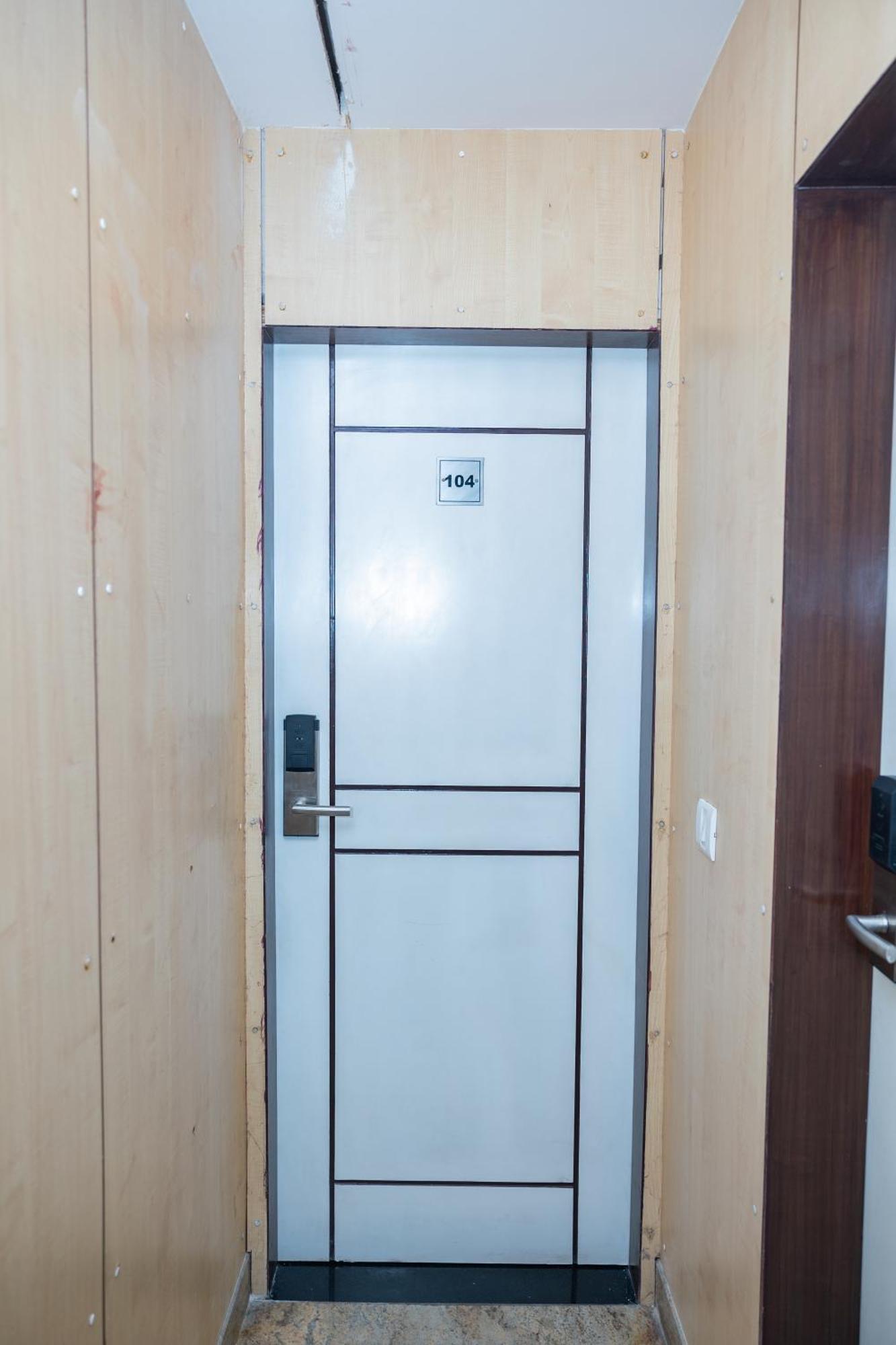 Hotel Ishwerya 3*