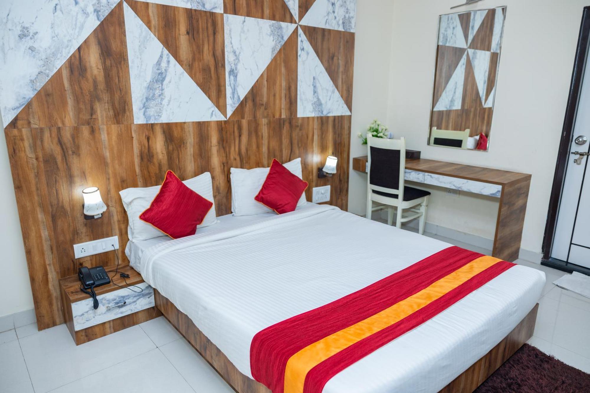 Hotel Ishwerya 3*