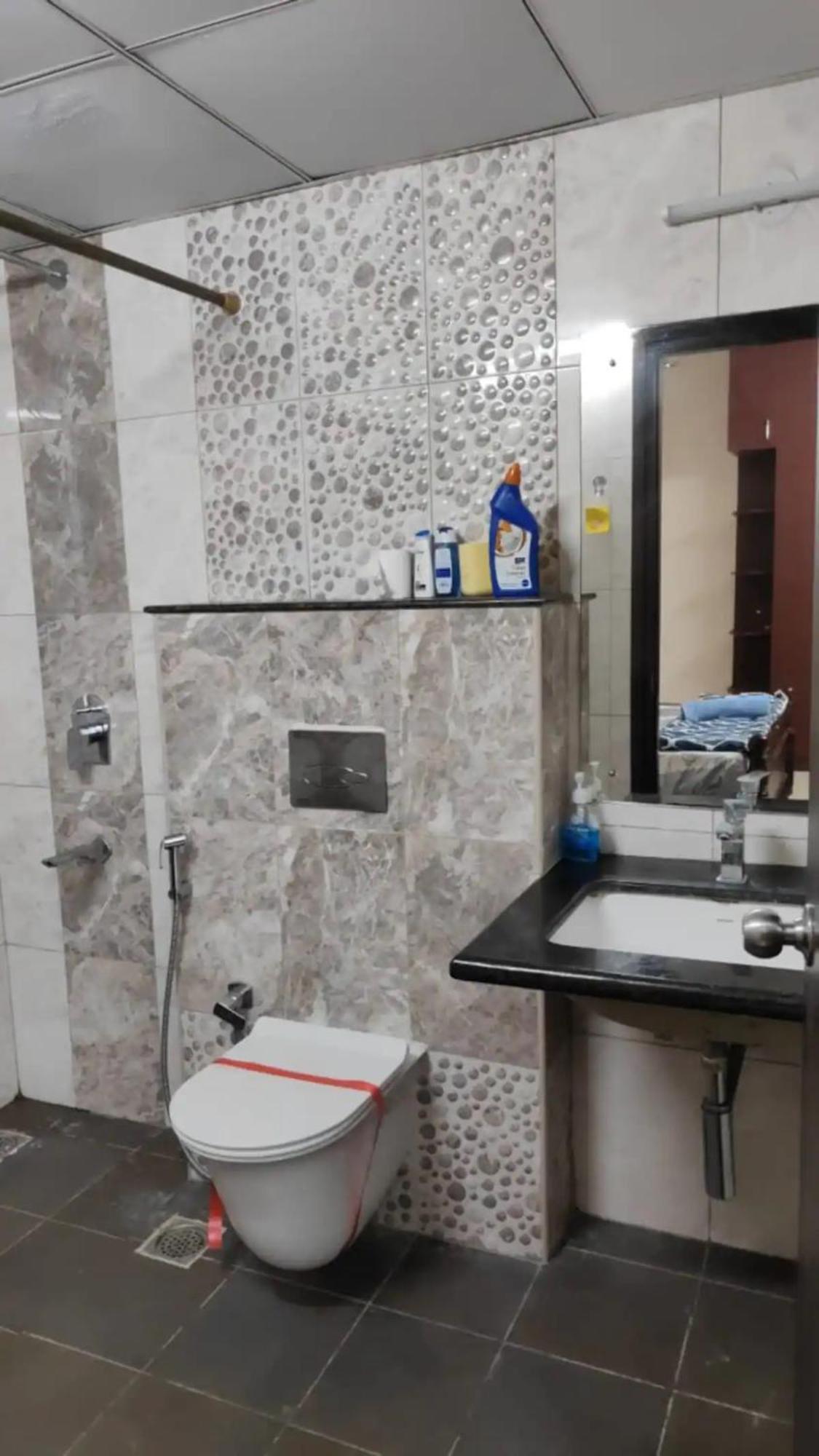 Marvellous 3bhk 34 Floor 100 Mbps - Veg Family Only Apartment *