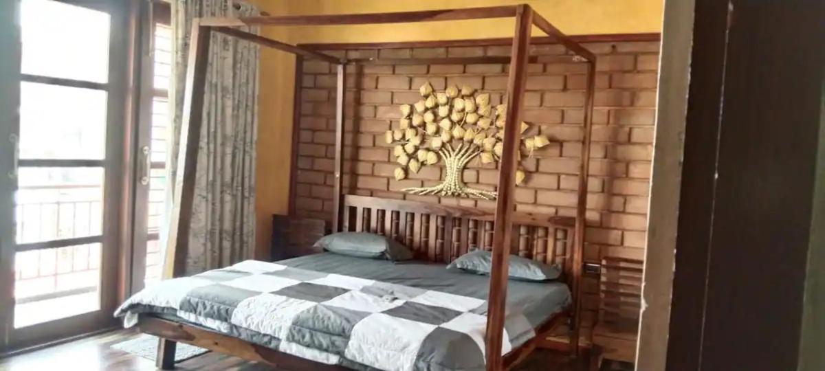 Comfy 4bhk Only For Families Apartment