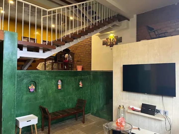 Comfy 4bhk Only For Families Apartment