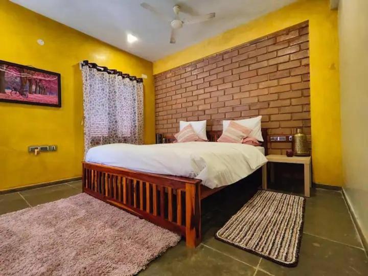 Comfy 4bhk Only For Families Apartment