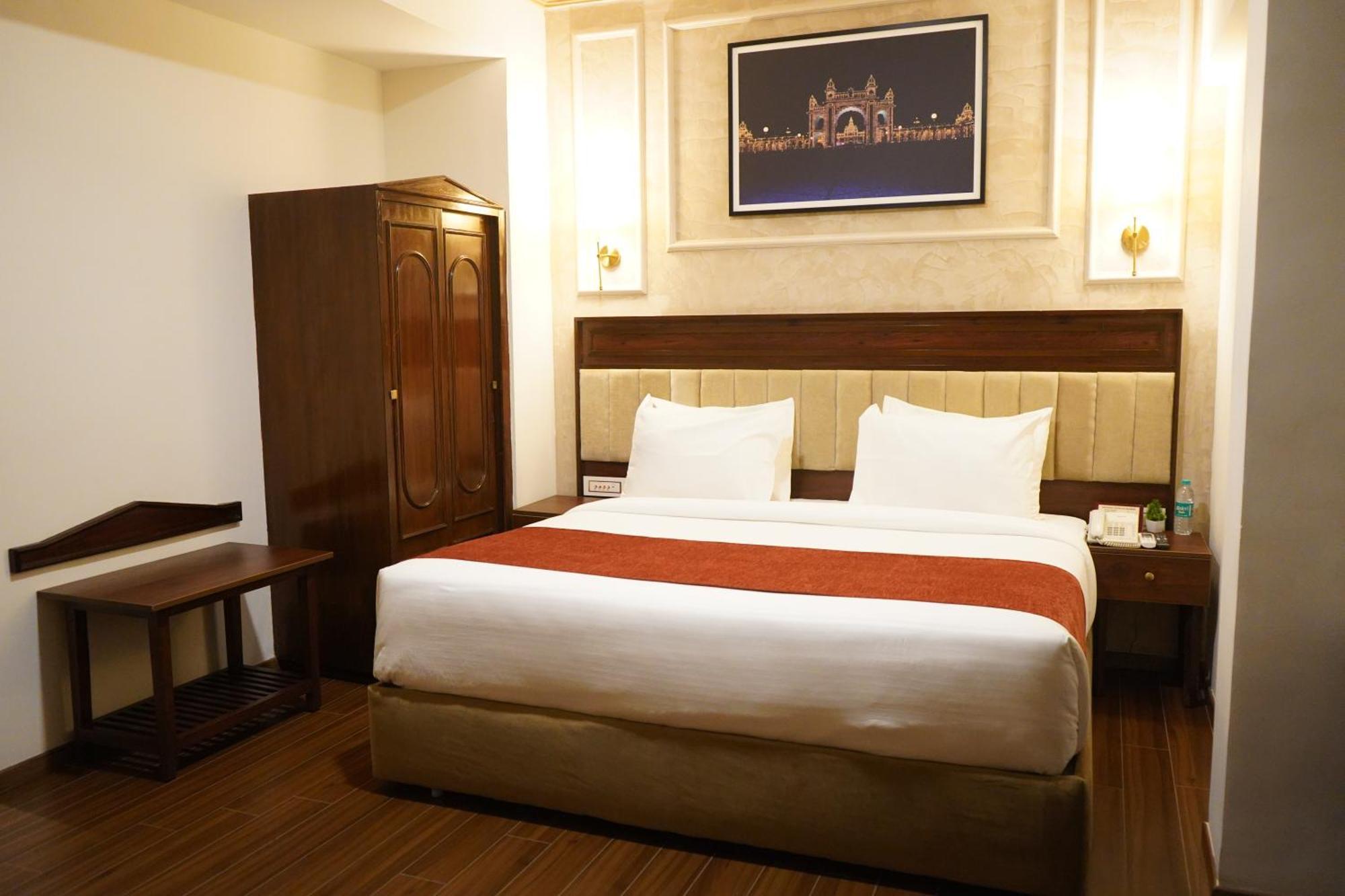 Nalapad's International Hotel 4*