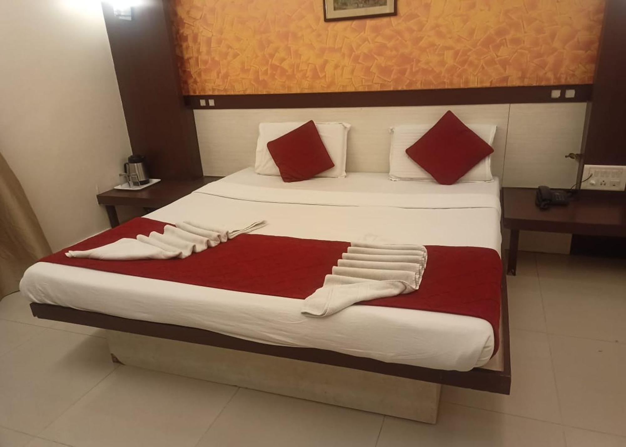 Hotel Golden Residency, Gandhi Nagar Bangalore