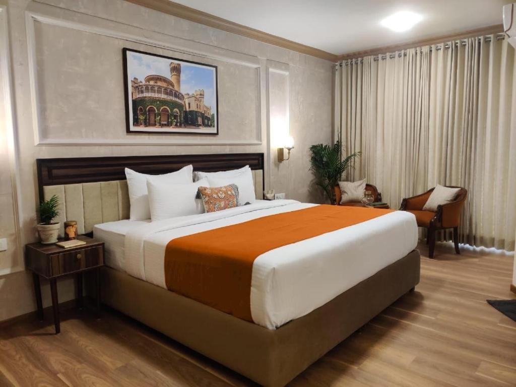 Nalapad's International Hotel