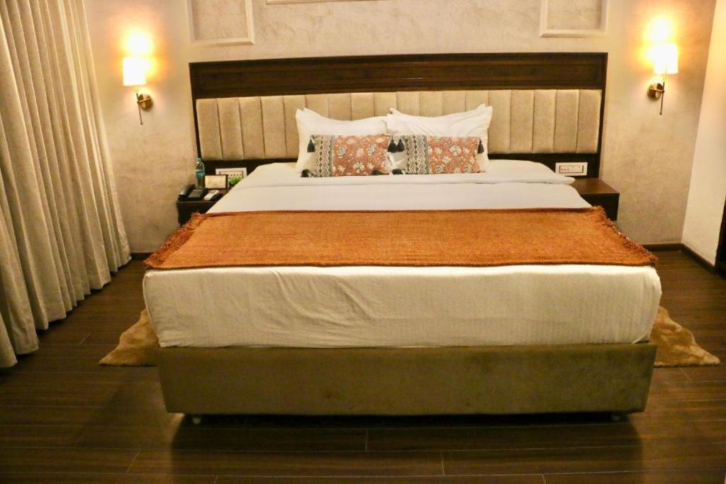 Nalapad's International Hotel 4*