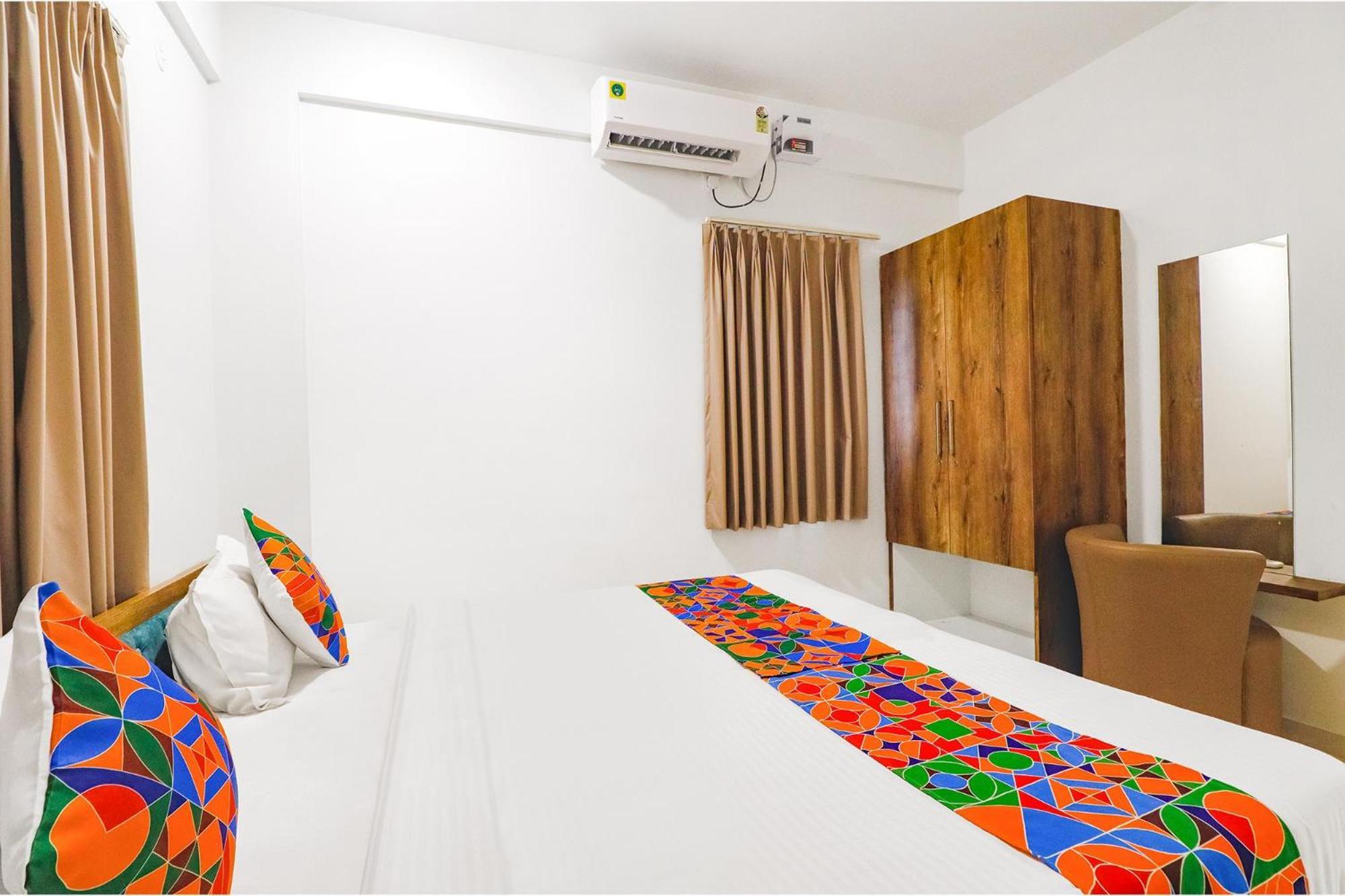 Fabhotel Royal Manyata 3*