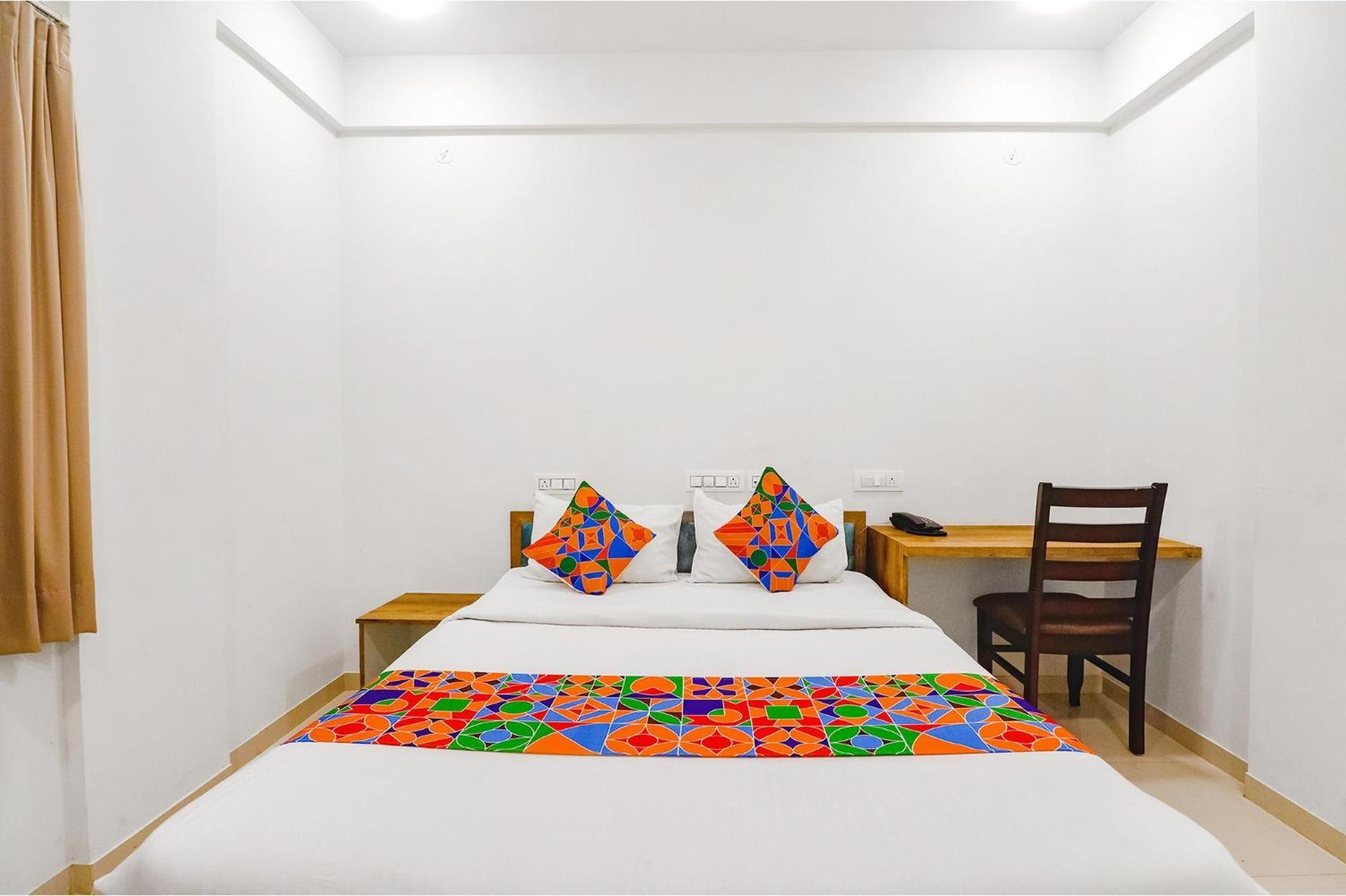 Hotel Fabhotel Royal Manyata 3*