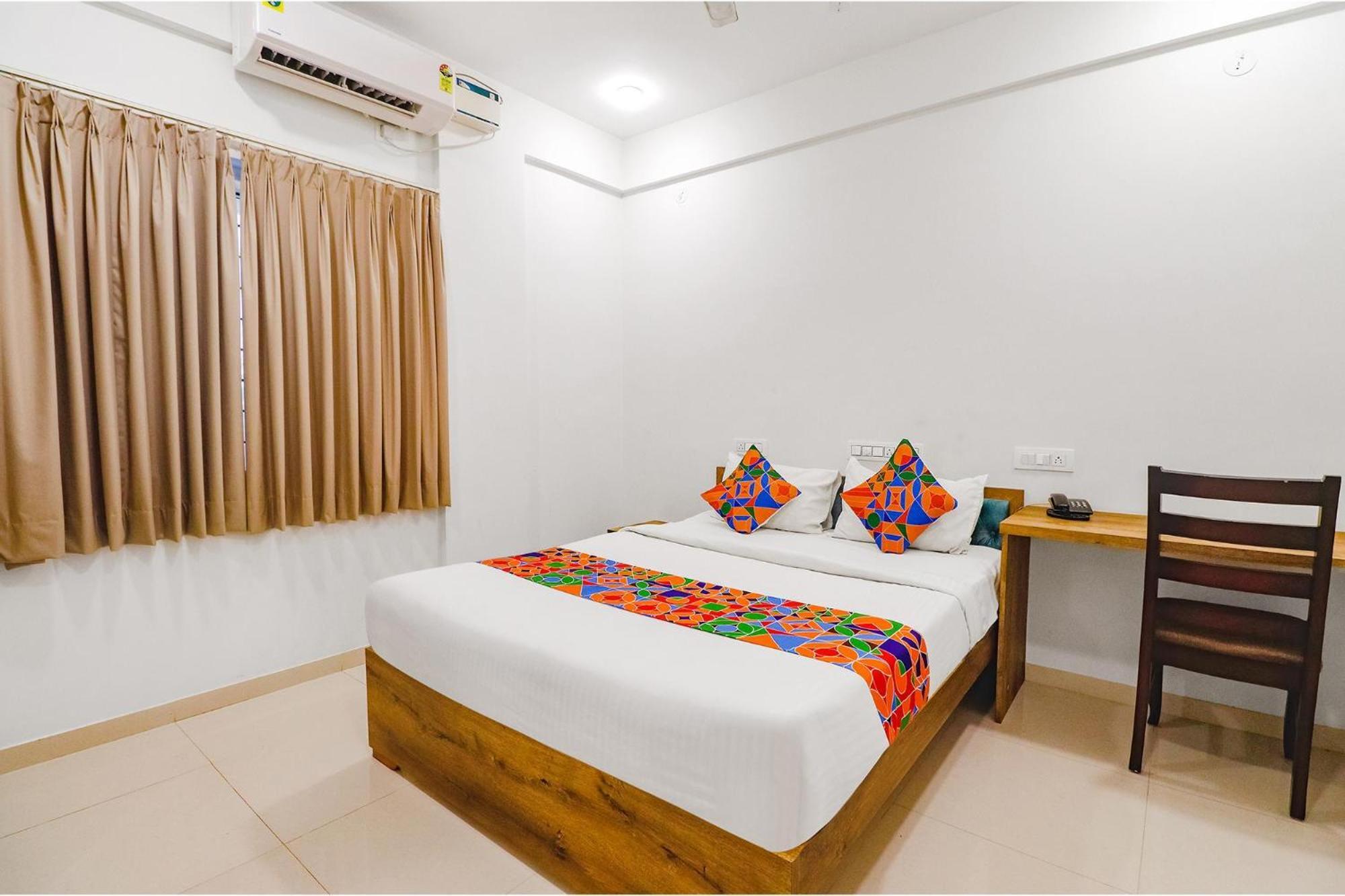 Fabhotel Royal Manyata 3*