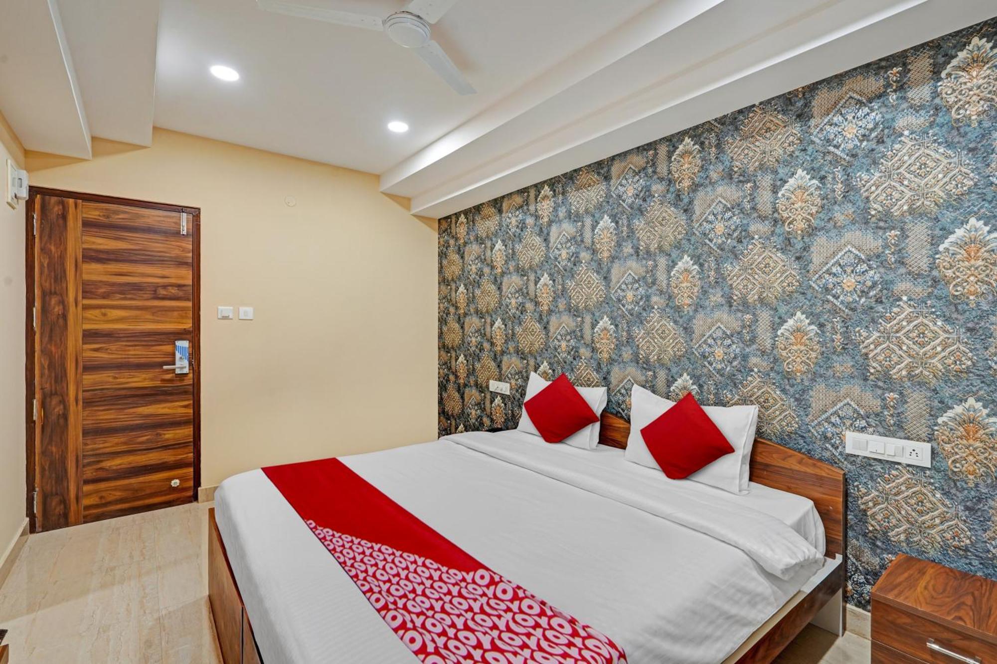 O Singasandra Metro Station Hotel