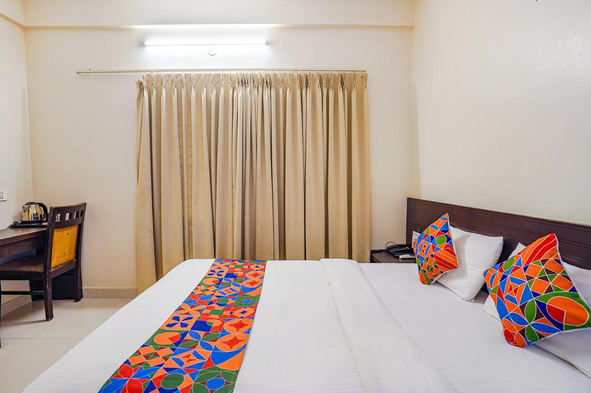 Fabhotel Willow Tree *
