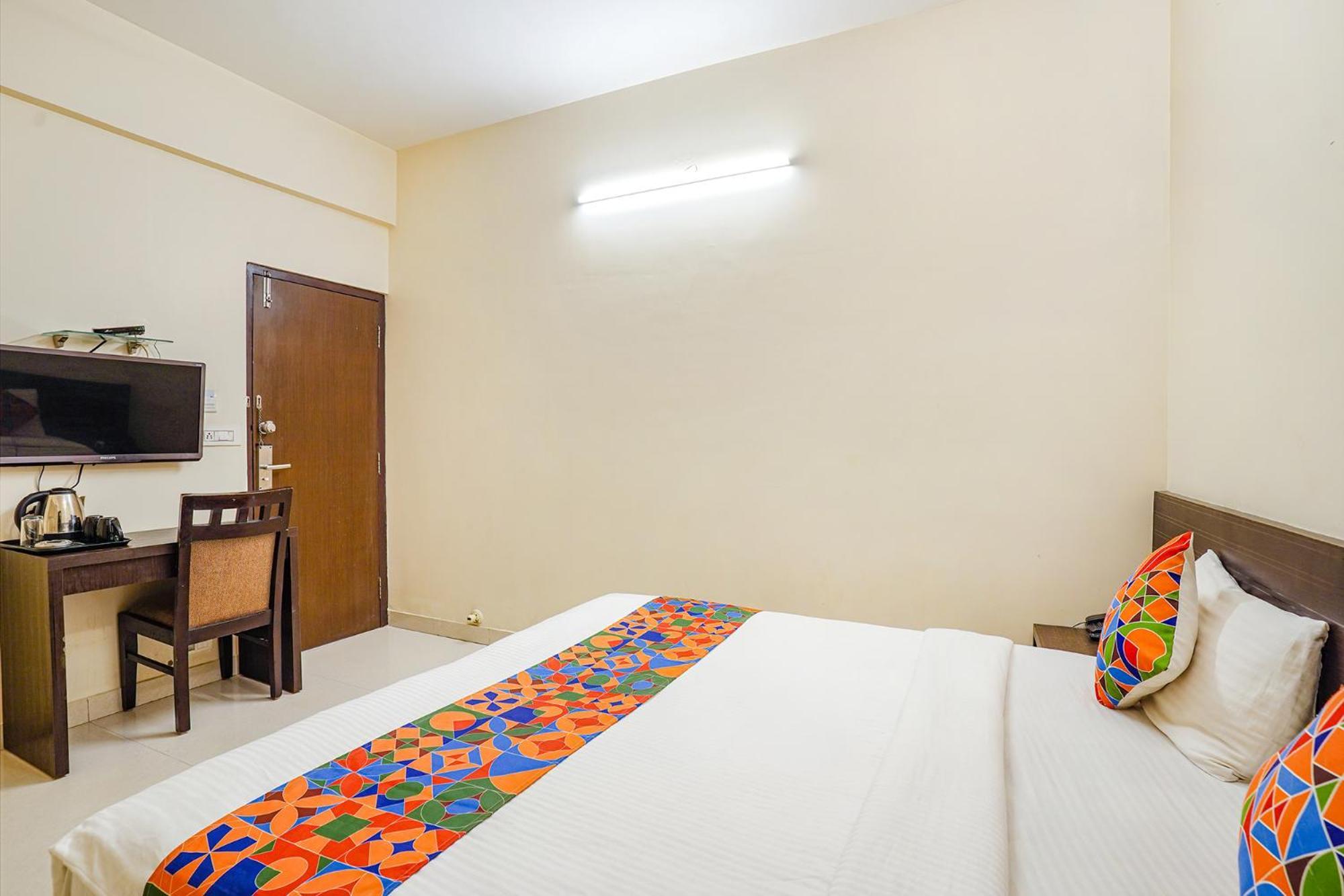 Fabhotel Willow Tree Apartment