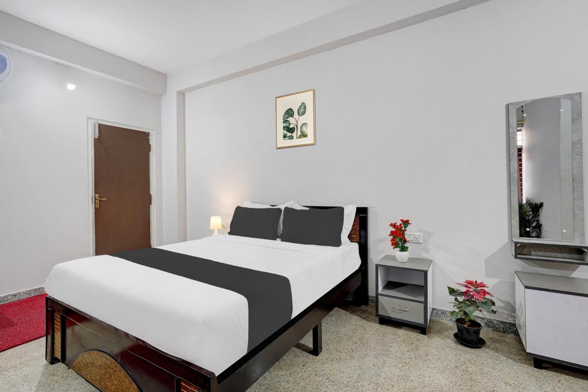 Shravanya Comforts Hotel 4*
